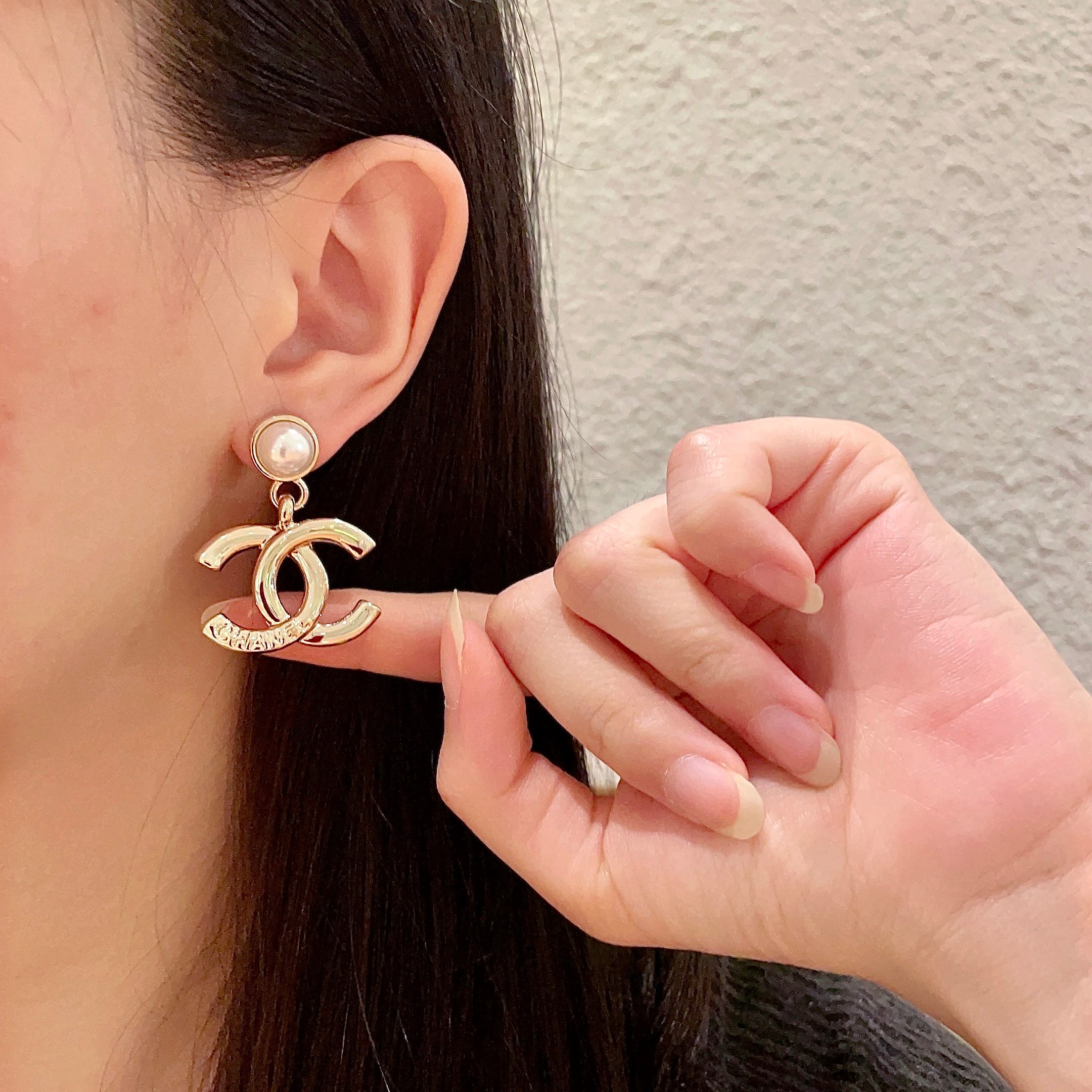 Chanel香奈儿 中古 耳钉👀小香家的款式真心无需多介绍😘🎶每一款都超好看，精致大方，非常显气质