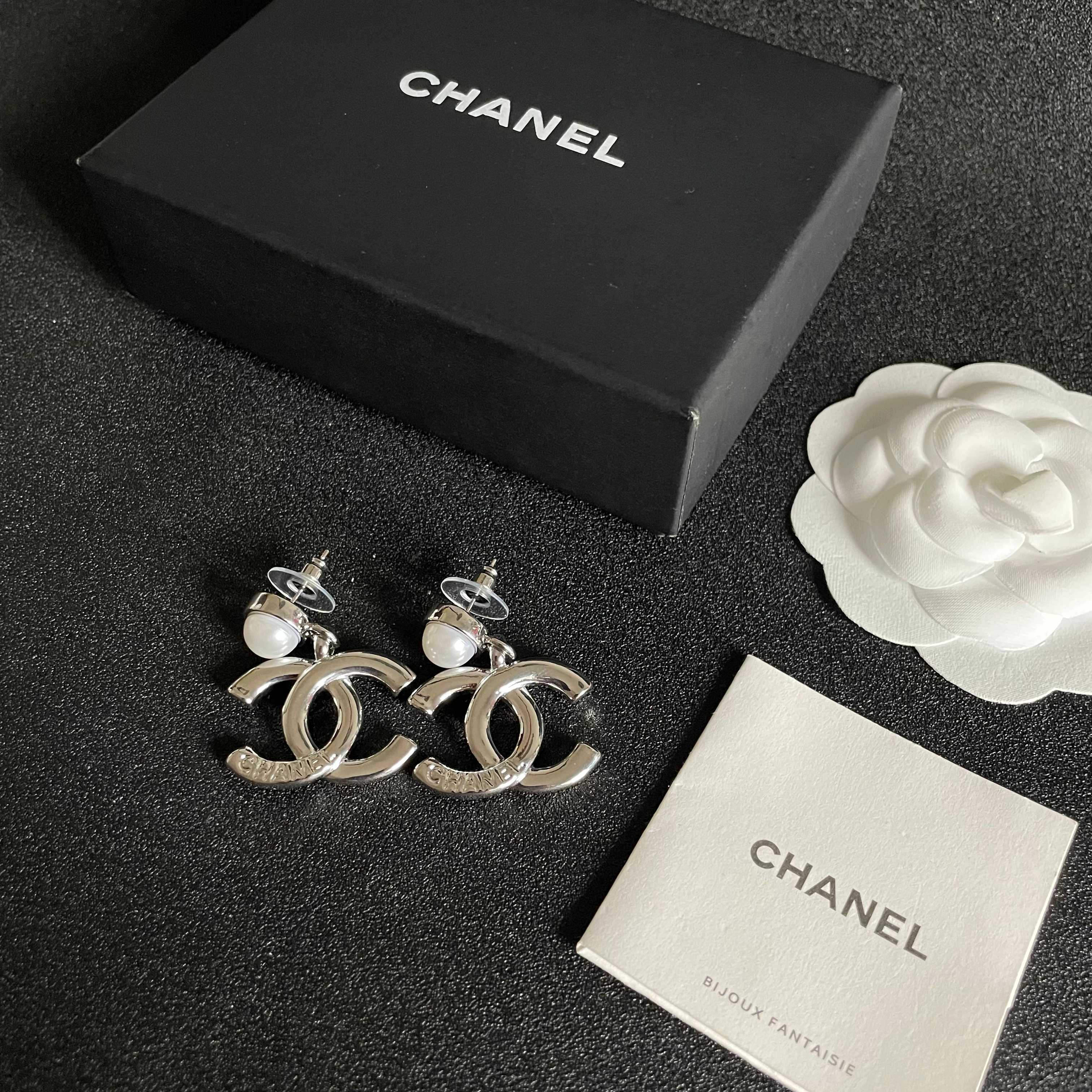 Chanel香奈儿 中古 耳钉👀小香家的款式真心无需多介绍😘🎶每一款都超好看，精致大方，非常显气质