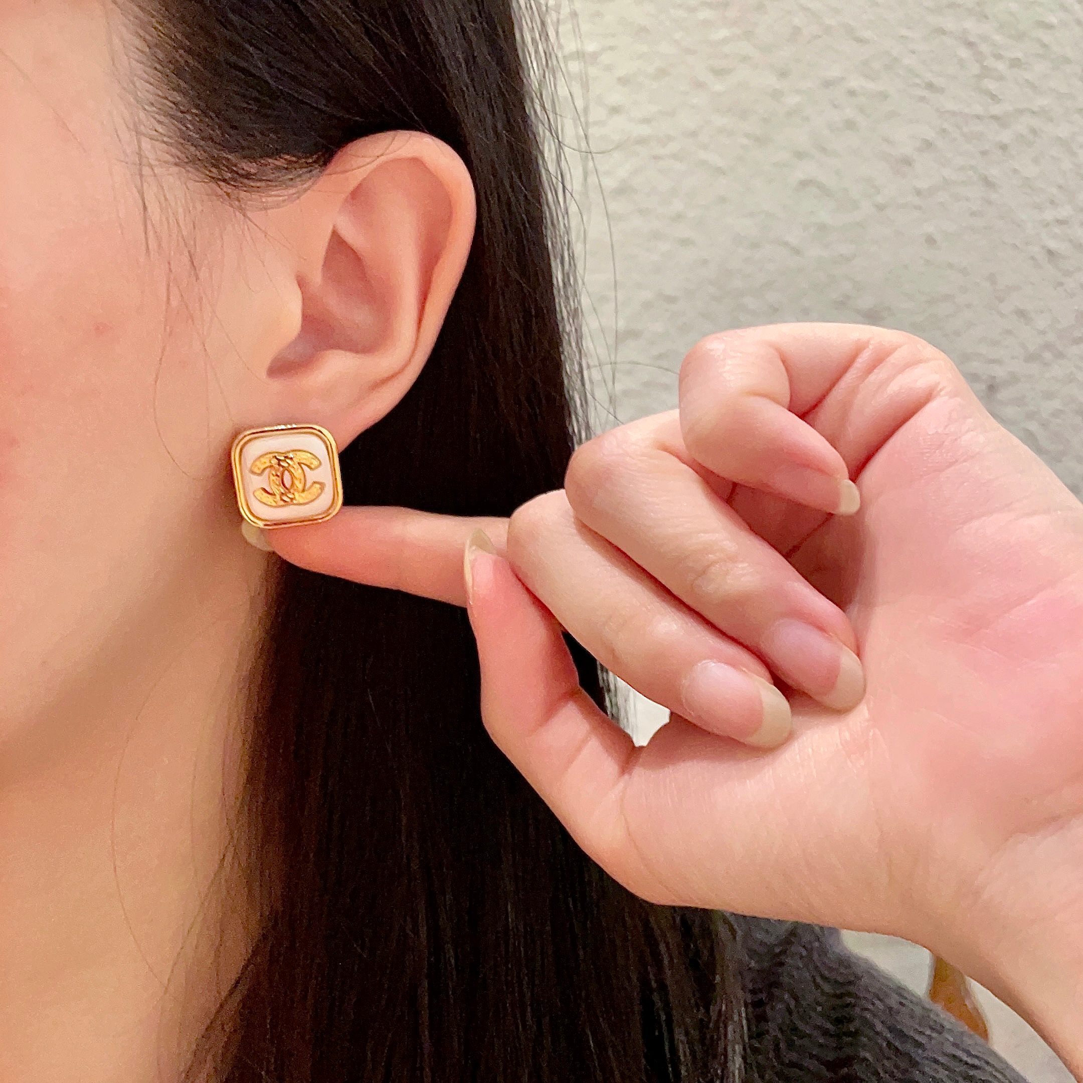 Chanel香奈儿 中古 耳钉👀小香家的款式真心无需多介绍😘🎶每一款都超好看，精致大方，非常显气质