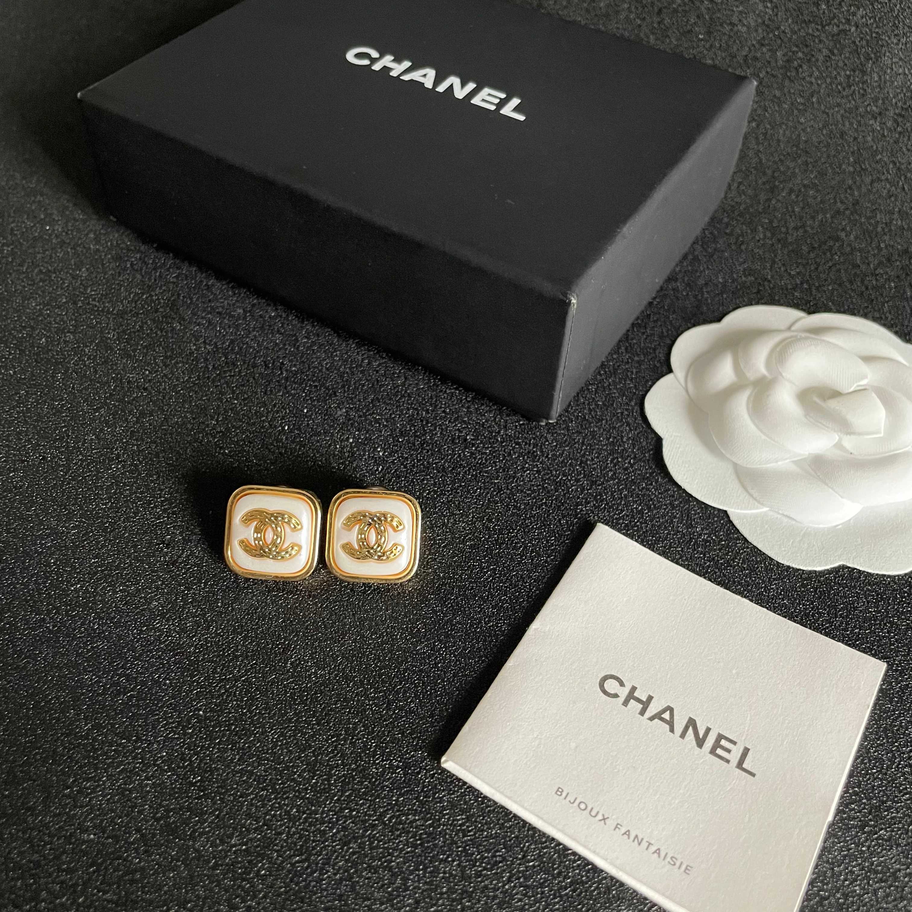 Chanel香奈儿 中古 耳钉👀小香家的款式真心无需多介绍😘🎶每一款都超好看，精致大方，非常显气质