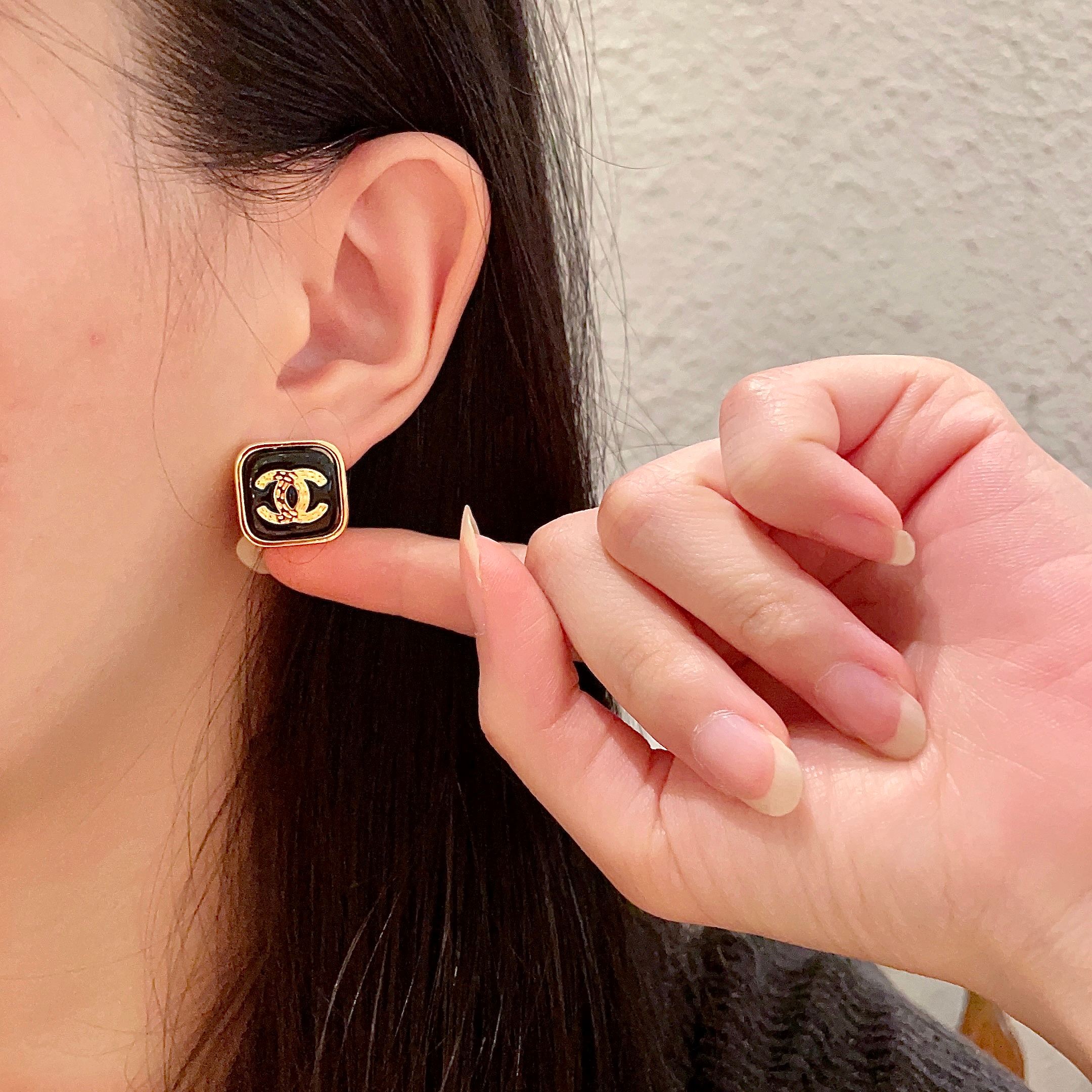 Chanel香奈儿 中古 耳钉👀小香家的款式真心无需多介绍😘🎶每一款都超好看，精致大方，非常显气质