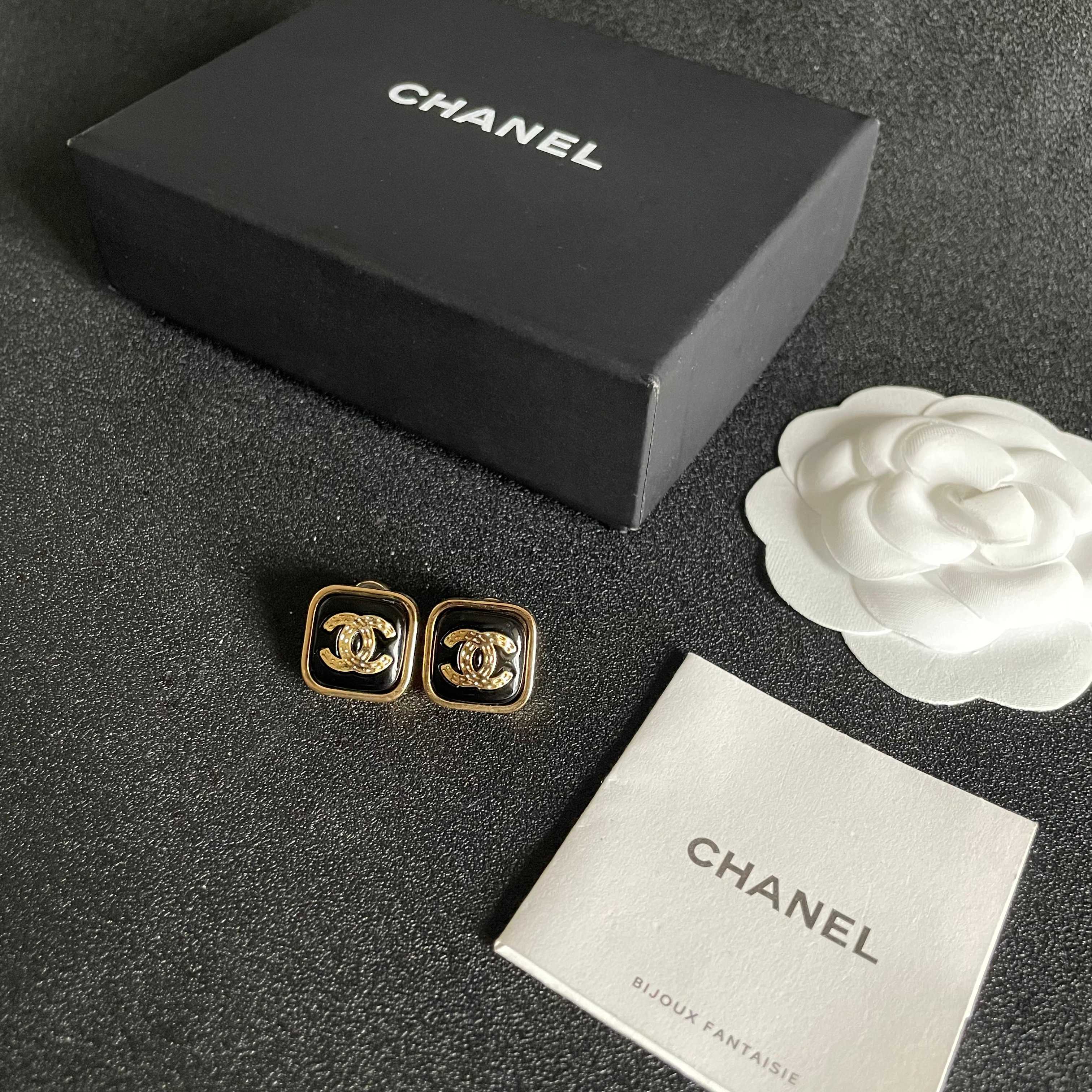 Chanel香奈儿 中古 耳钉👀小香家的款式真心无需多介绍😘🎶每一款都超好看，精致大方，非常显气质