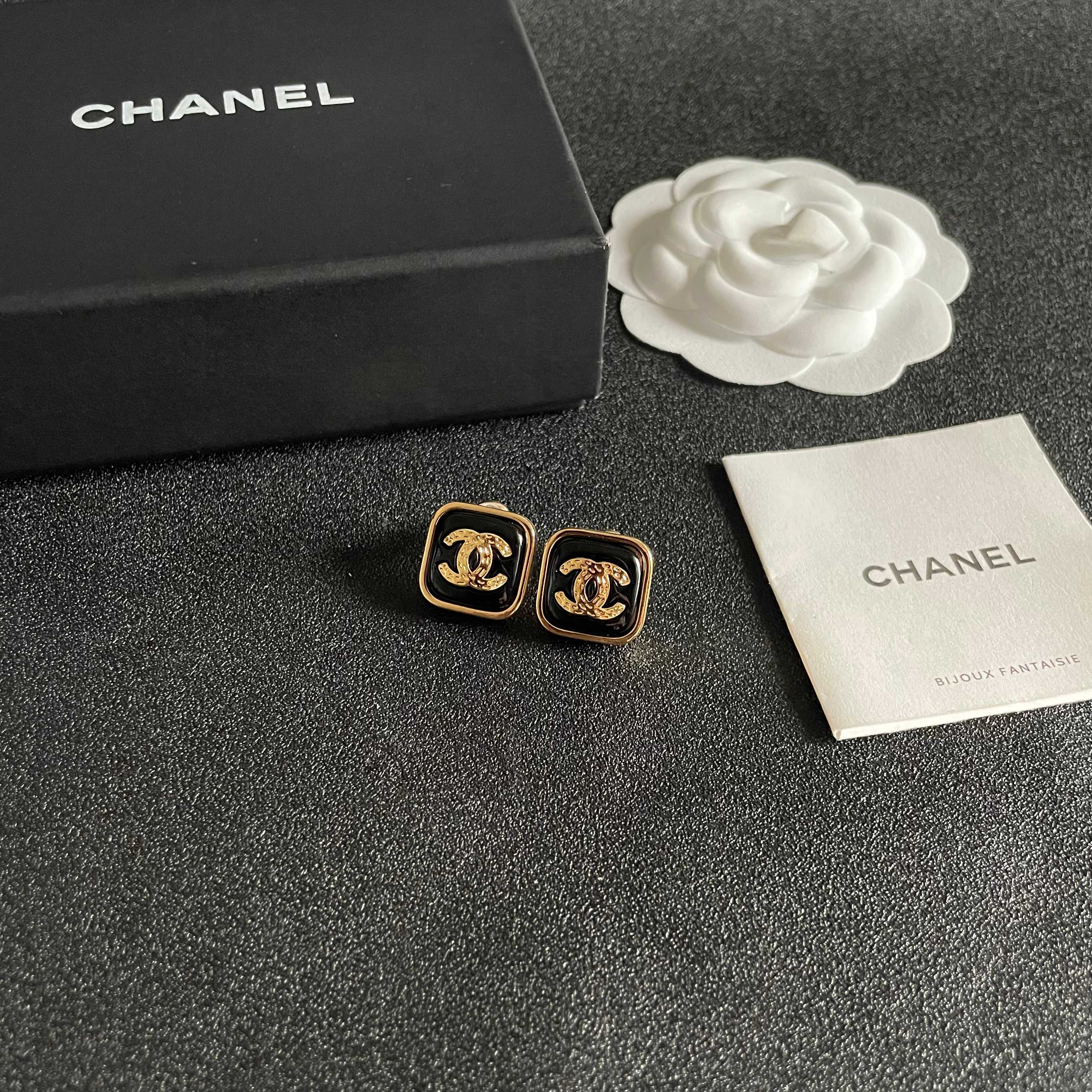 Chanel香奈儿 中古 耳钉👀小香家的款式真心无需多介绍😘🎶每一款都超好看，精致大方，非常显气质