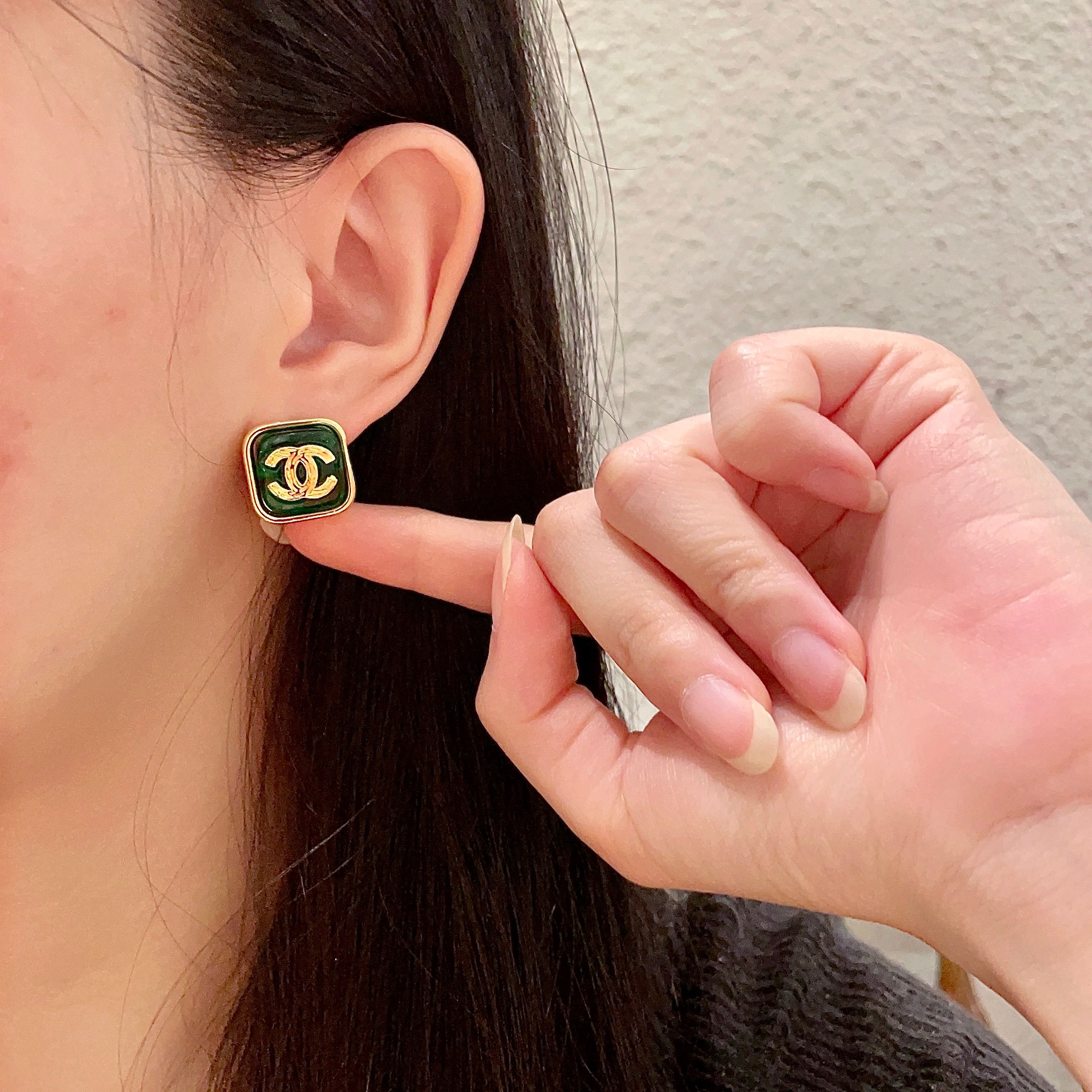 Chanel香奈儿 中古 耳钉👀小香家的款式真心无需多介绍😘🎶每一款都超好看，精致大方，非常显气质