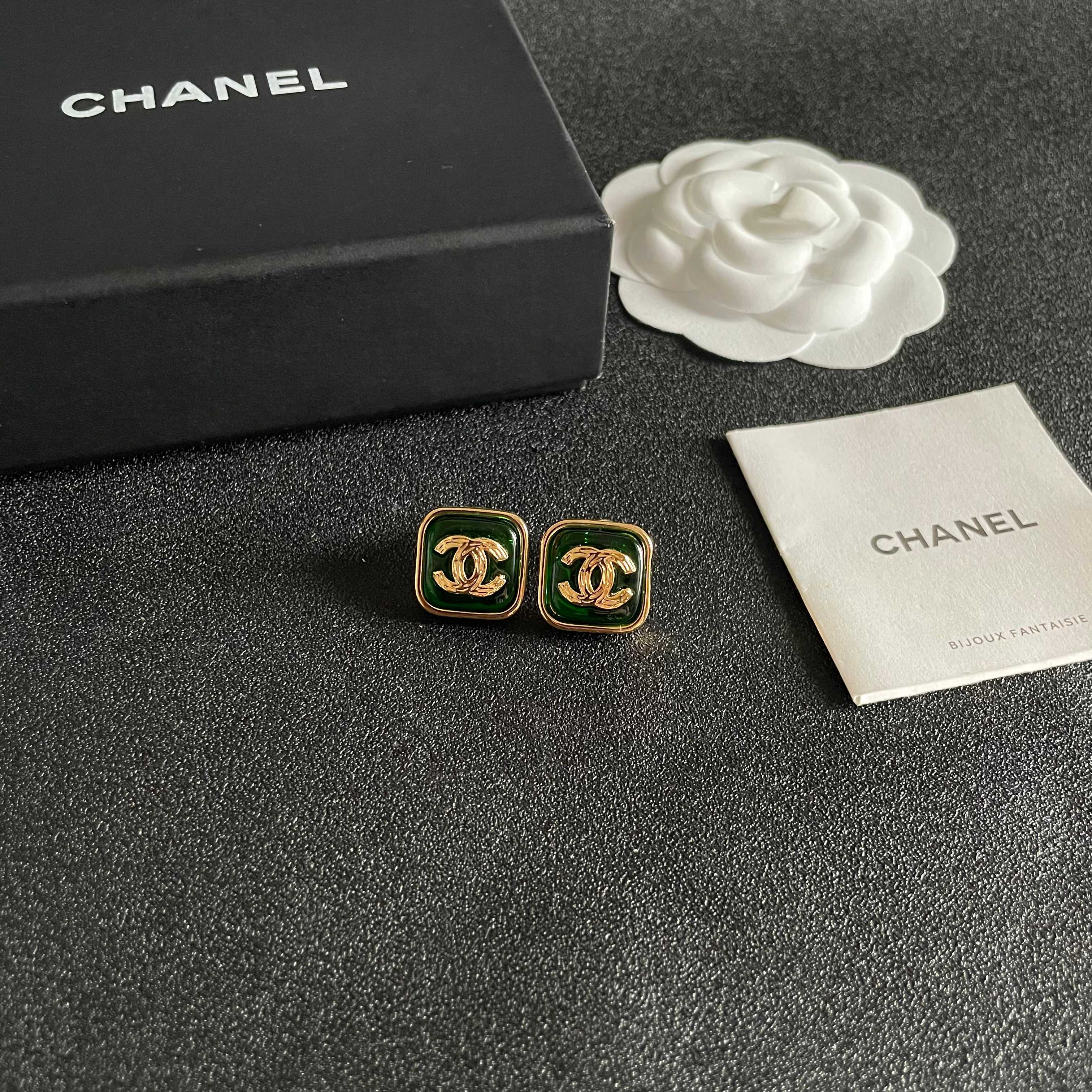 Chanel香奈儿 中古 耳钉👀小香家的款式真心无需多介绍😘🎶每一款都超好看，精致大方，非常显气质