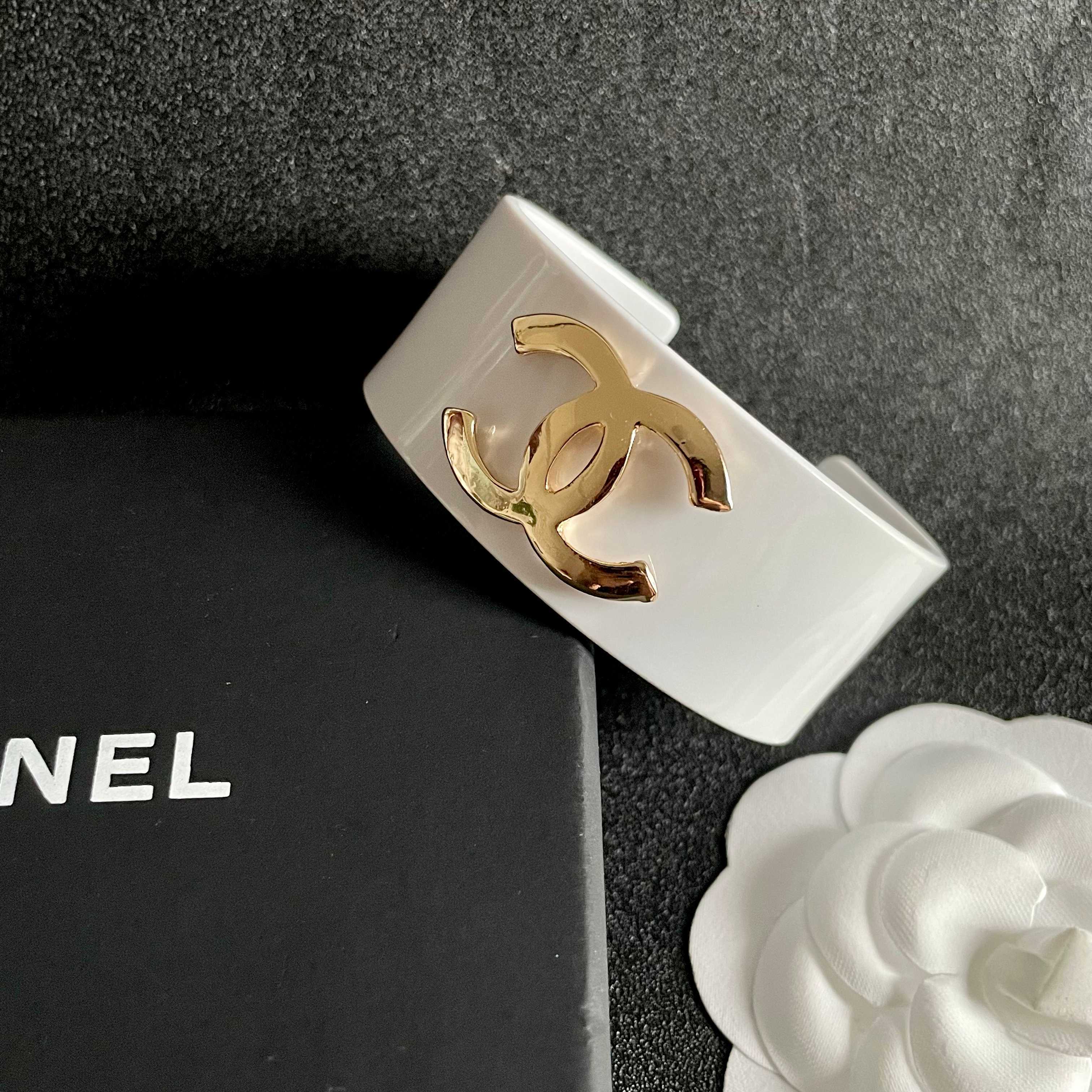 🌹CHANEL 香奈儿好品质亚克力宽版手镯bracelet jewelry 新款厚实手镯 高级定制精致小