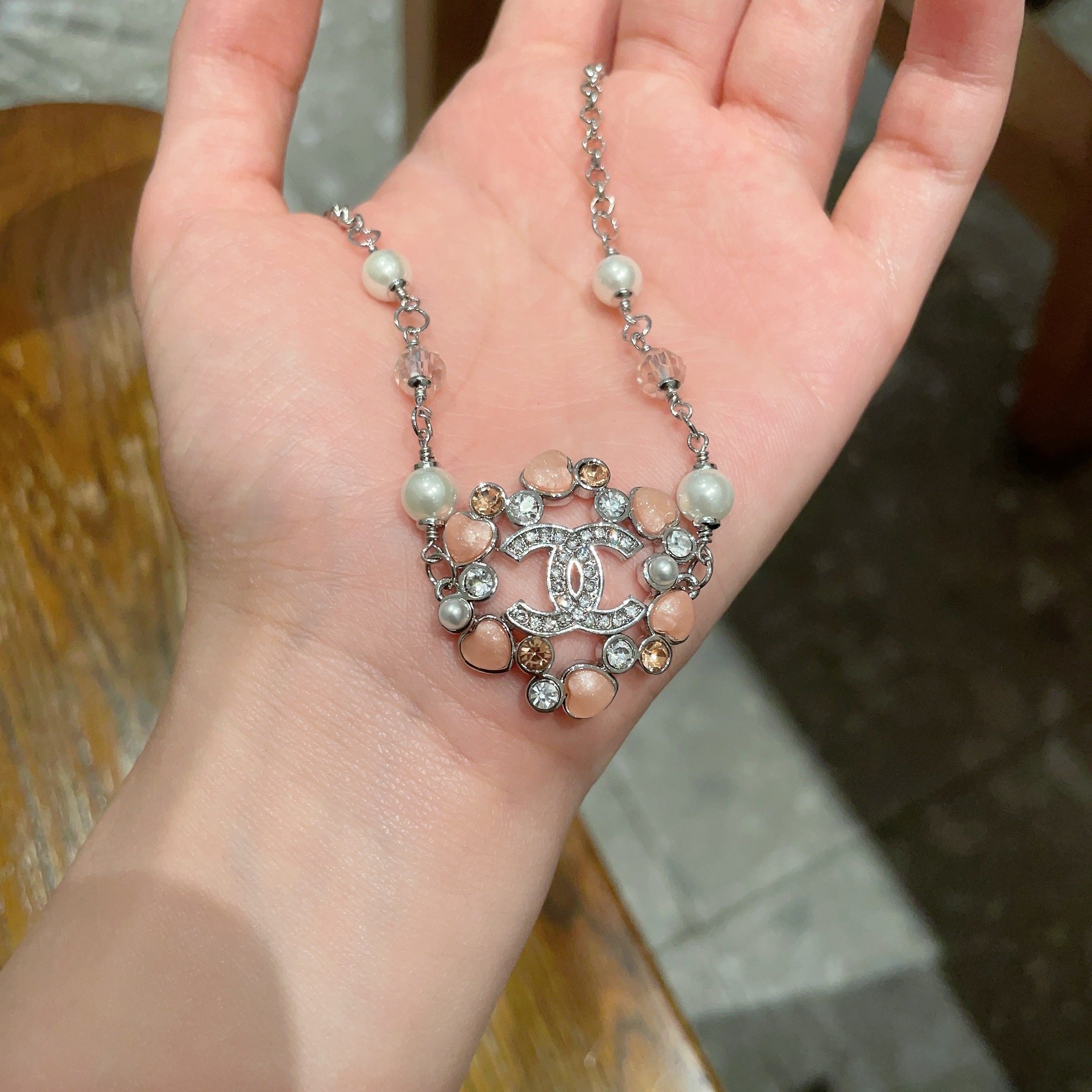 Chanel香奈儿 中古 字母项链👀小香家的款式真心无需多介绍😘🎶每一款都超好看，精致大方，非常显气质.