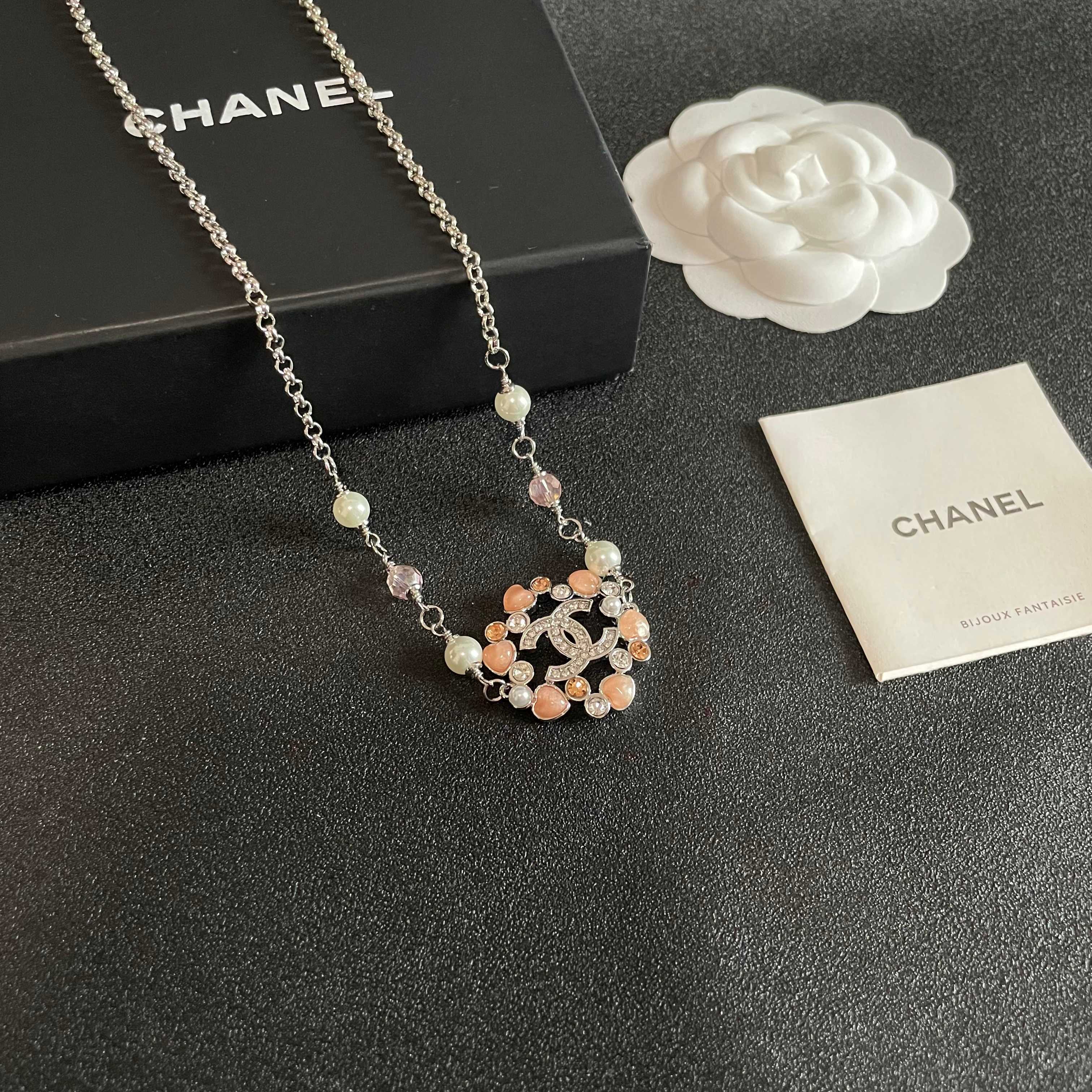 Chanel香奈儿 中古 字母项链👀小香家的款式真心无需多介绍😘🎶每一款都超好看，精致大方，非常显气质.