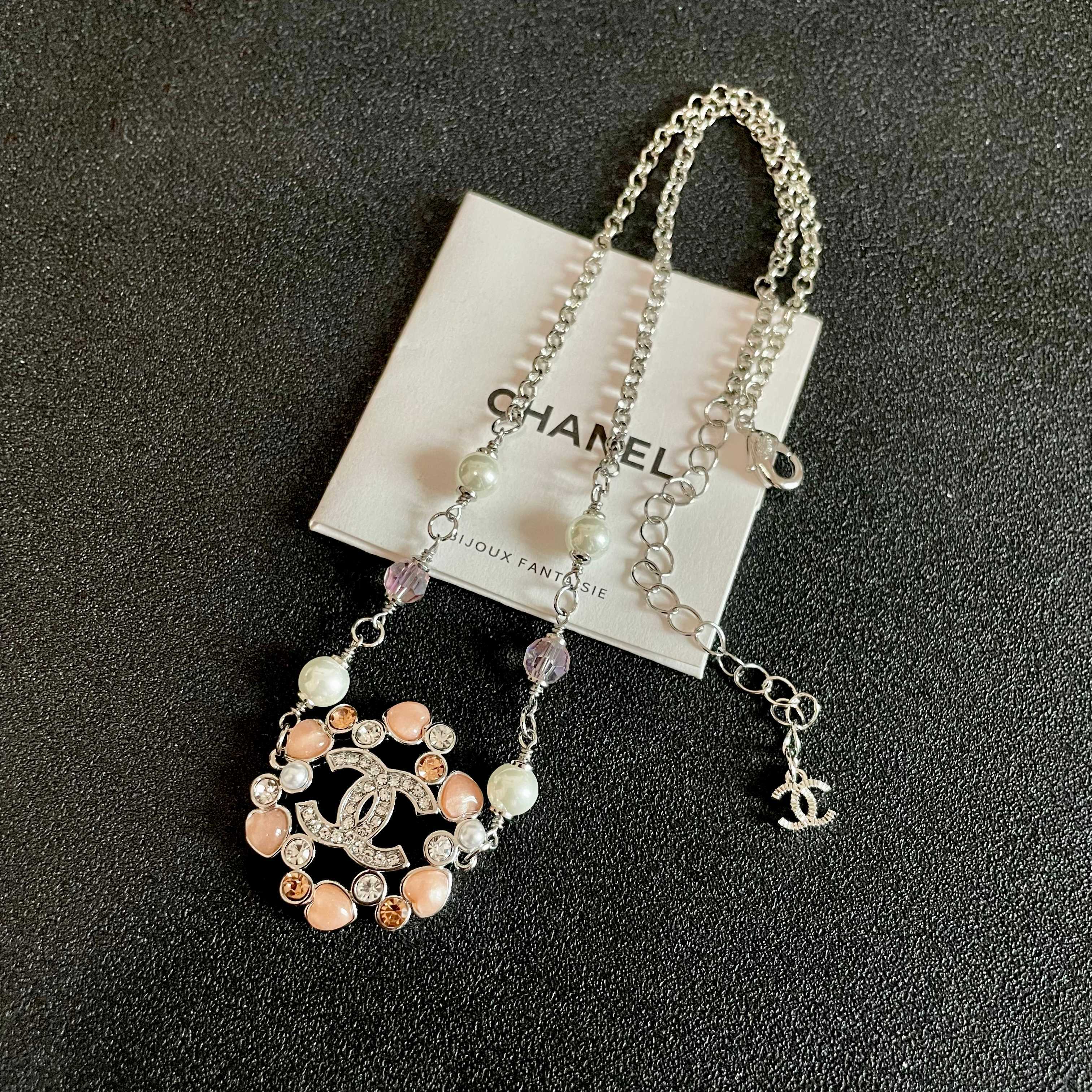 Chanel香奈儿 中古 字母项链👀小香家的款式真心无需多介绍😘🎶每一款都超好看，精致大方，非常显气质.