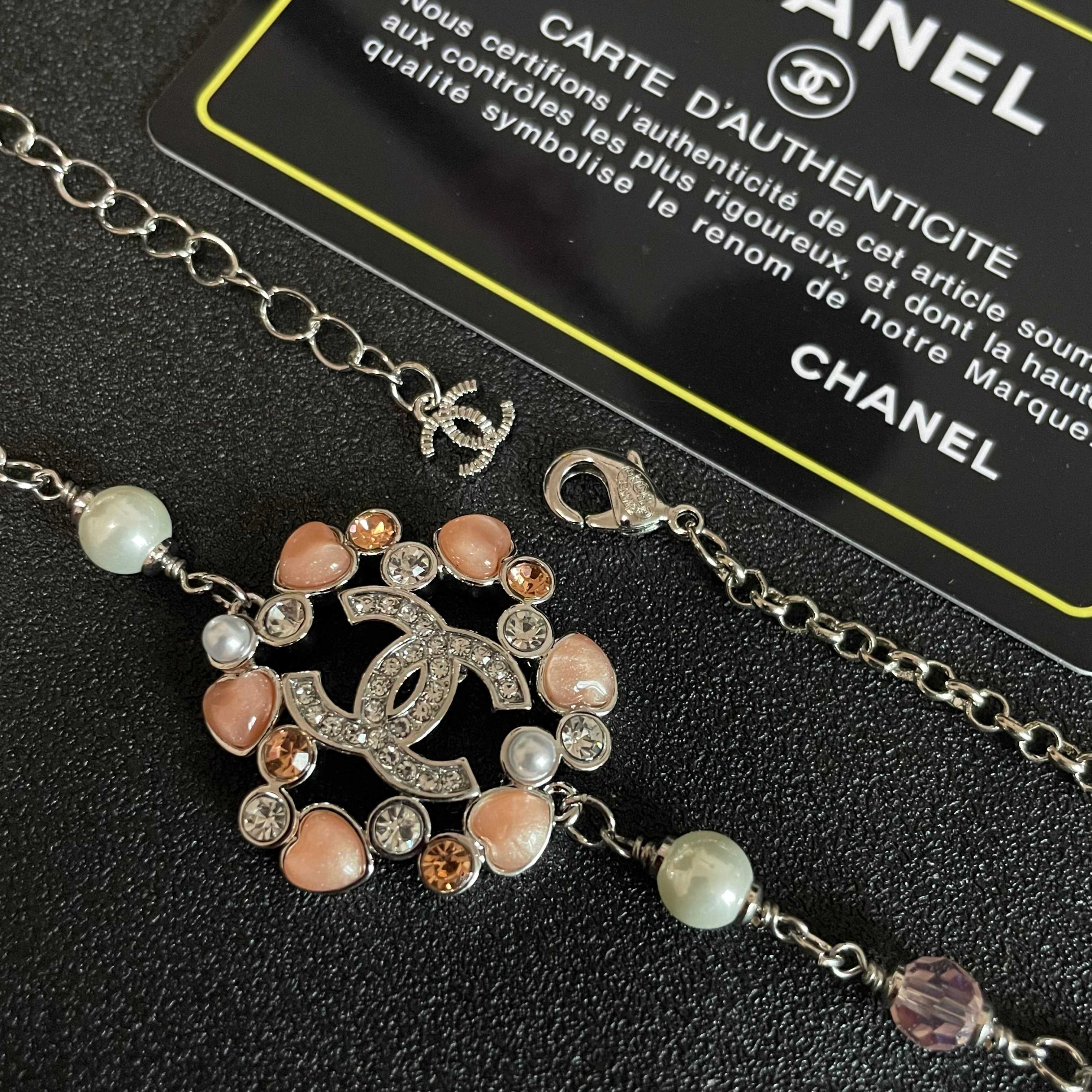 Chanel香奈儿 中古 字母项链👀小香家的款式真心无需多介绍😘🎶每一款都超好看，精致大方，非常显气质.