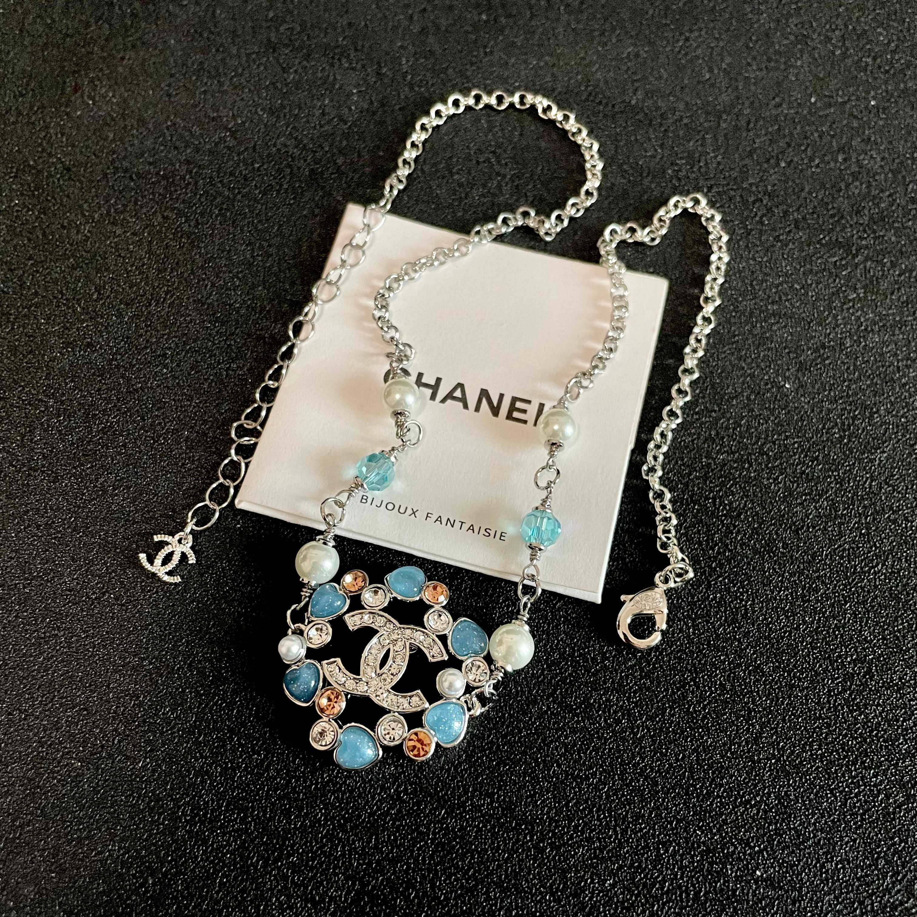 Chanel香奈儿 中古 字母项链👀小香家的款式真心无需多介绍😘🎶每一款都超好看，精致大方，非常显气质.