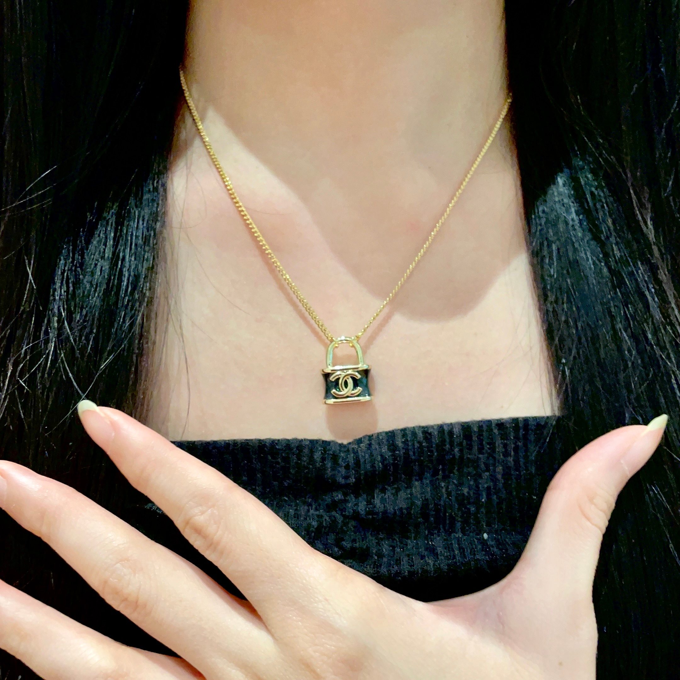 Chanel香奈儿 中古 字母项链👀小香家的款式真心无需多介绍😘🎶每一款都超好看，精致大方，非常显气质.