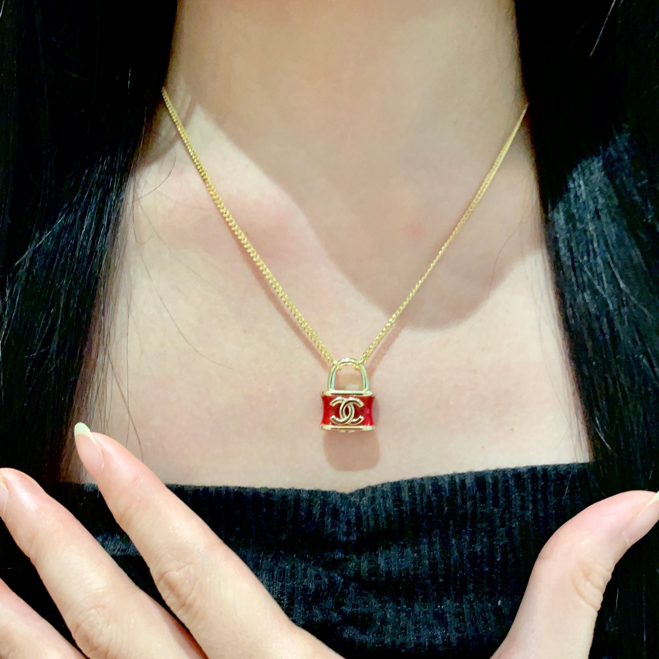 Chanel香奈儿 中古 字母项链👀小香家的款式真心无需多介绍😘🎶每一款都超好看，精致大方，非常显气质.