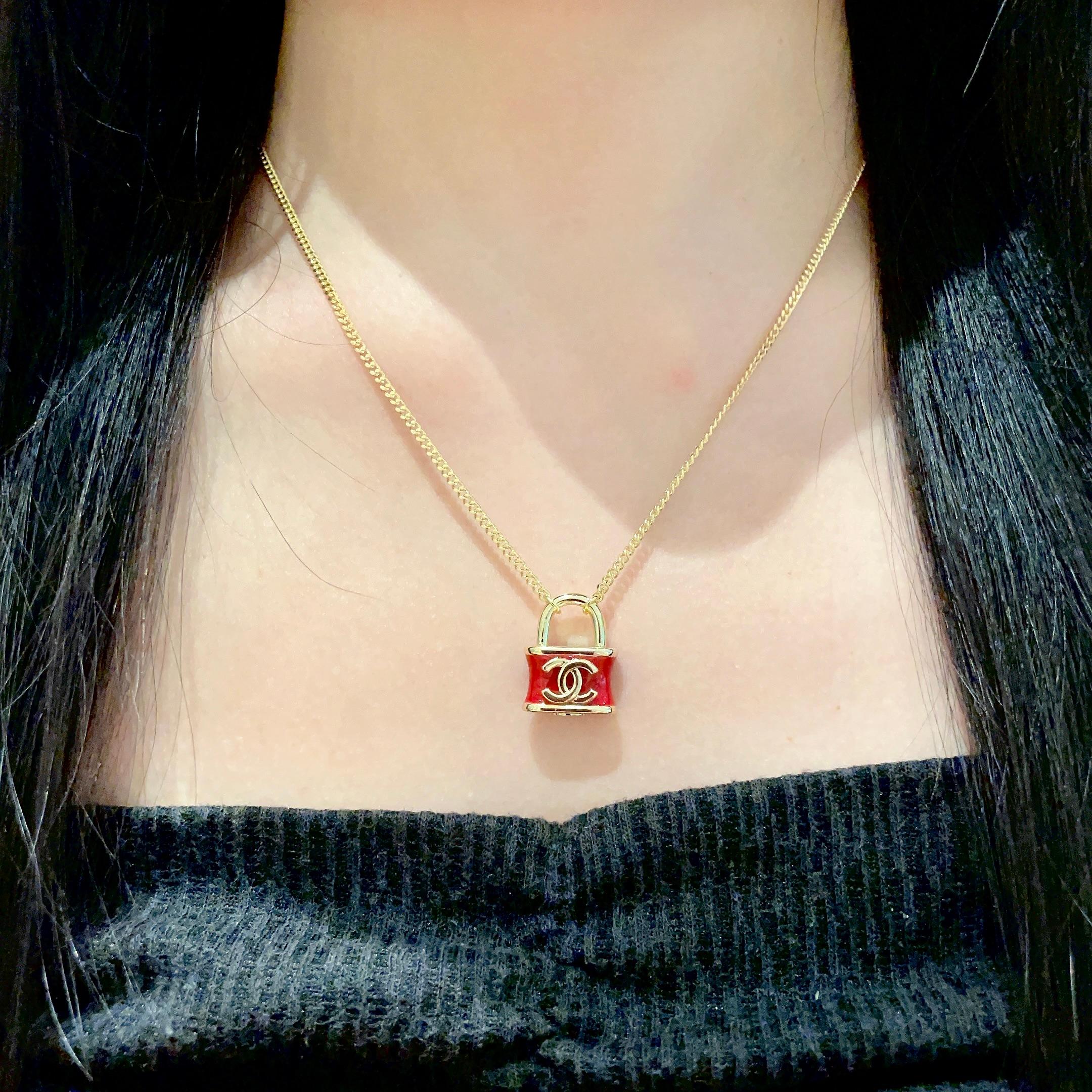 Chanel香奈儿 中古 字母项链👀小香家的款式真心无需多介绍😘🎶每一款都超好看，精致大方，非常显气质.