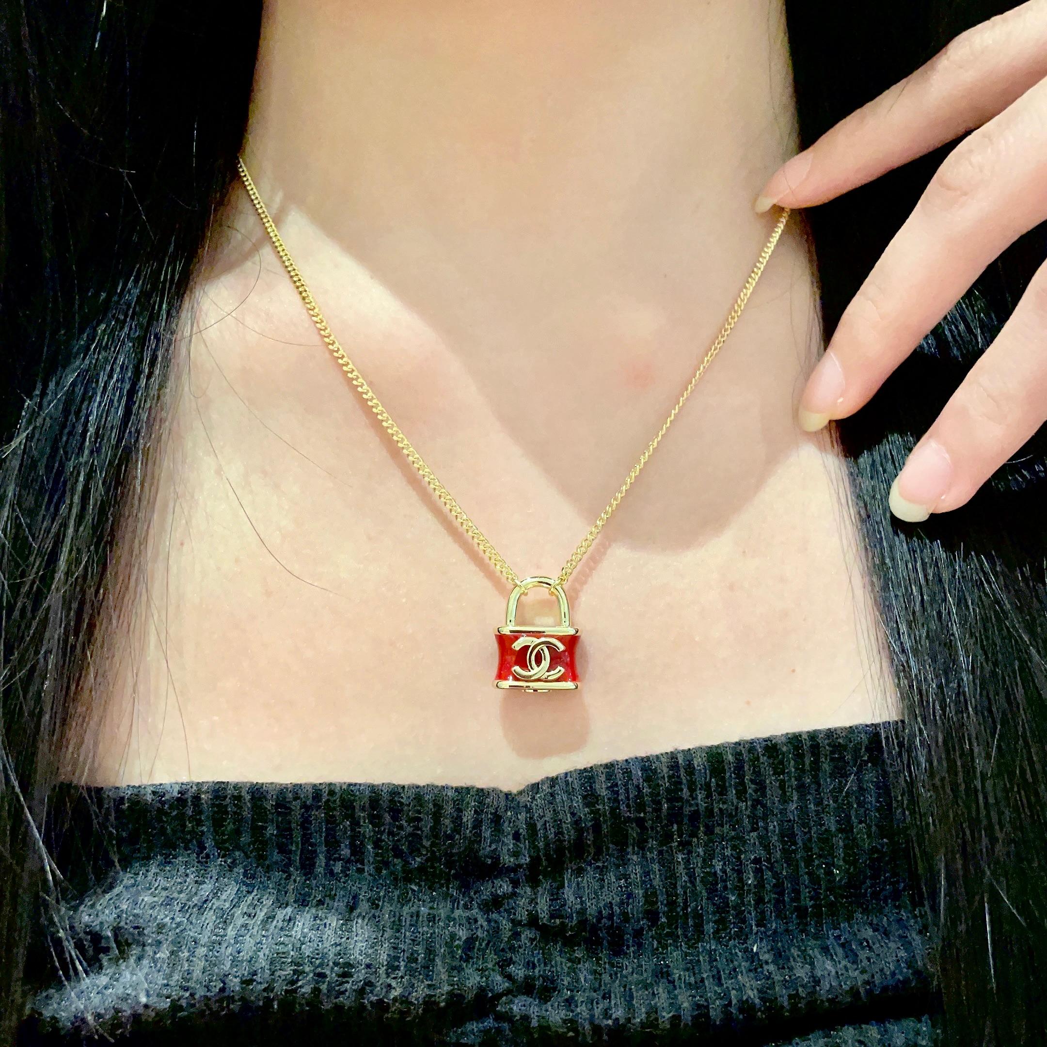 Chanel香奈儿 中古 字母项链👀小香家的款式真心无需多介绍😘🎶每一款都超好看，精致大方，非常显气质.