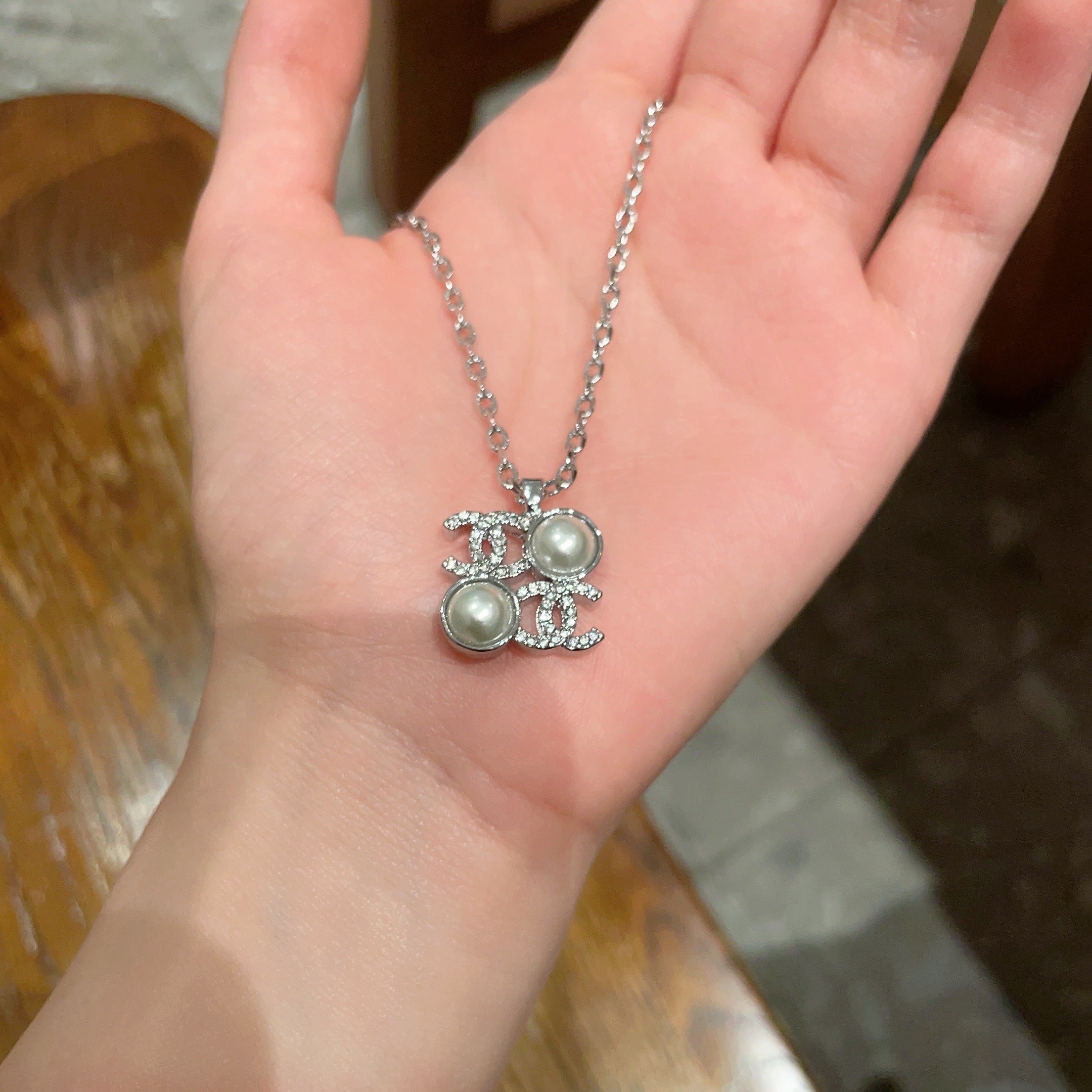 Chanel香奈儿 中古 字母项链👀小香家的款式真心无需多介绍😘🎶每一款都超好看，精致大方，非常显气质.