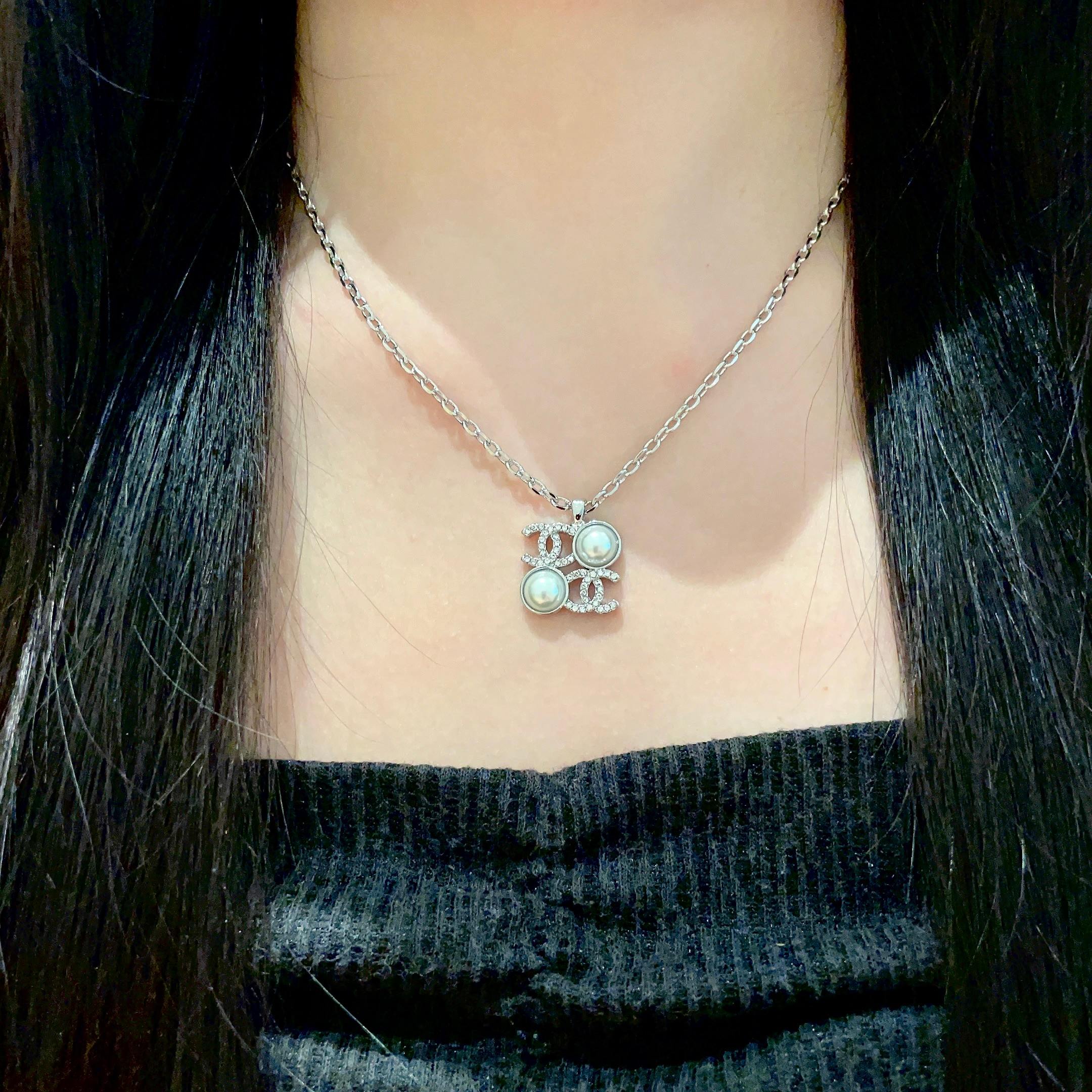 Chanel香奈儿 中古 字母项链👀小香家的款式真心无需多介绍😘🎶每一款都超好看，精致大方，非常显气质.