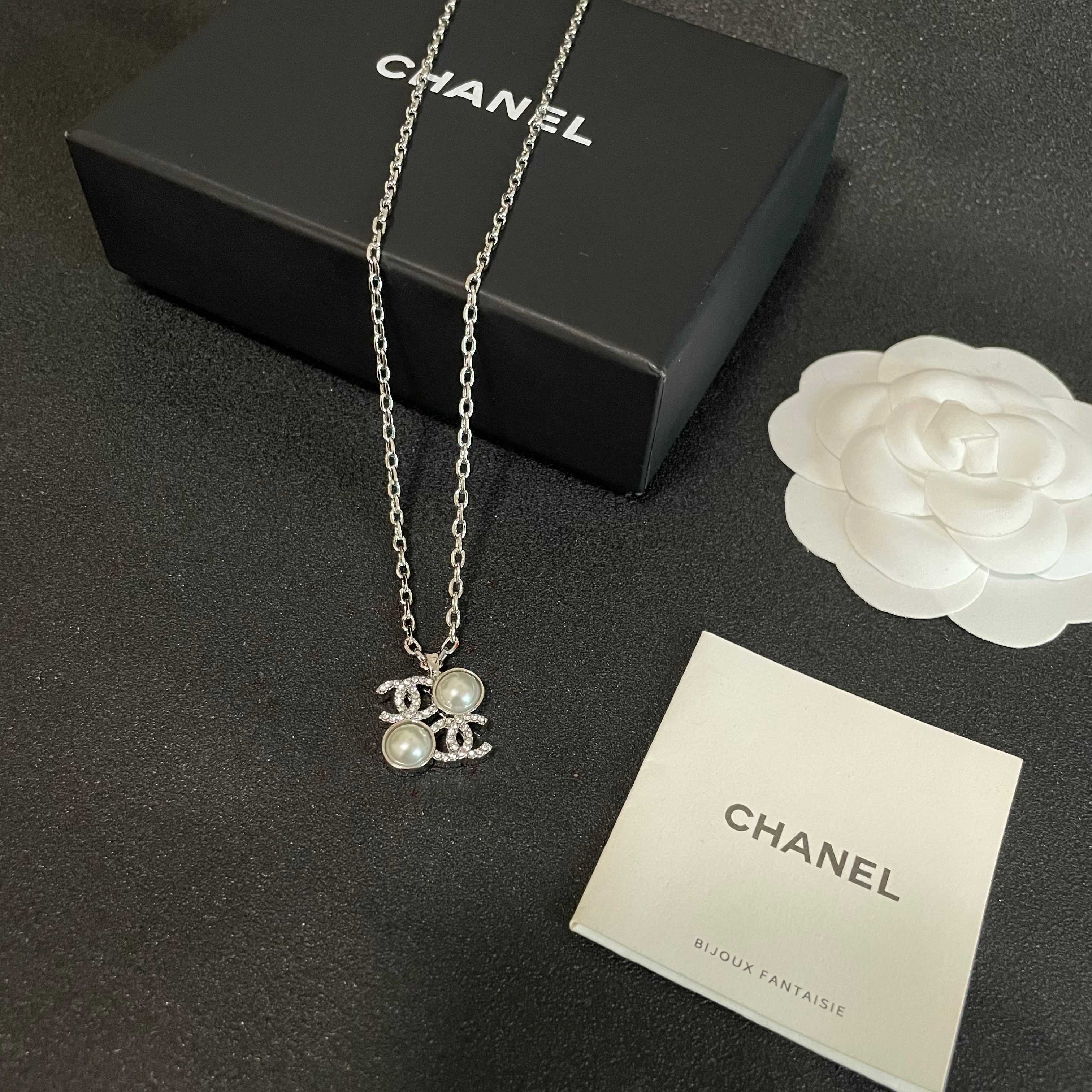 Chanel香奈儿 中古 字母项链👀小香家的款式真心无需多介绍😘🎶每一款都超好看，精致大方，非常显气质.