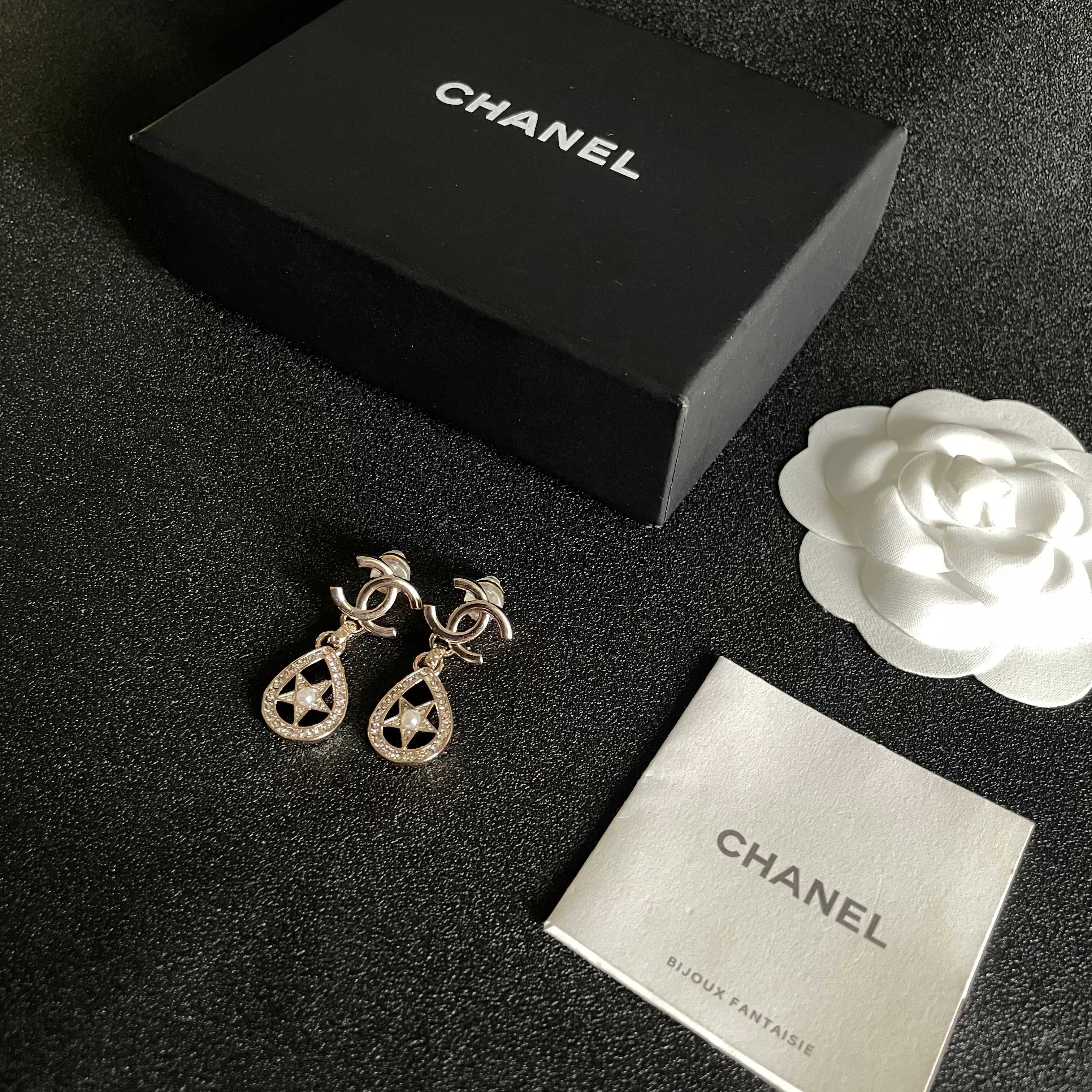 Chanel香奈儿 中古 双C耳钉👀原版复刻logo 小香家的款式真心无需多介绍😘🎶每一款都超好看，精致