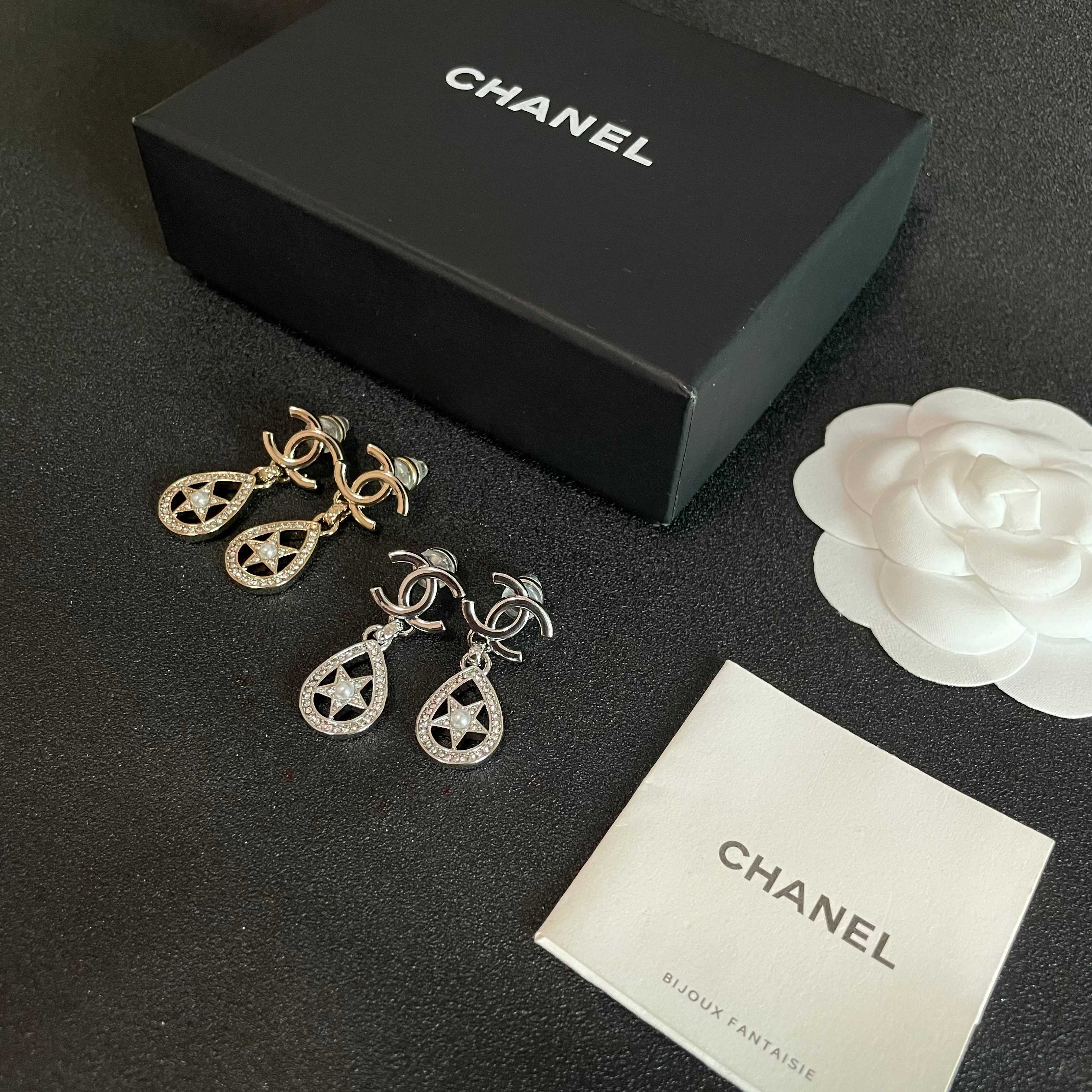 Chanel香奈儿 中古 双C耳钉👀原版复刻logo 小香家的款式真心无需多介绍😘🎶每一款都超好看，精致