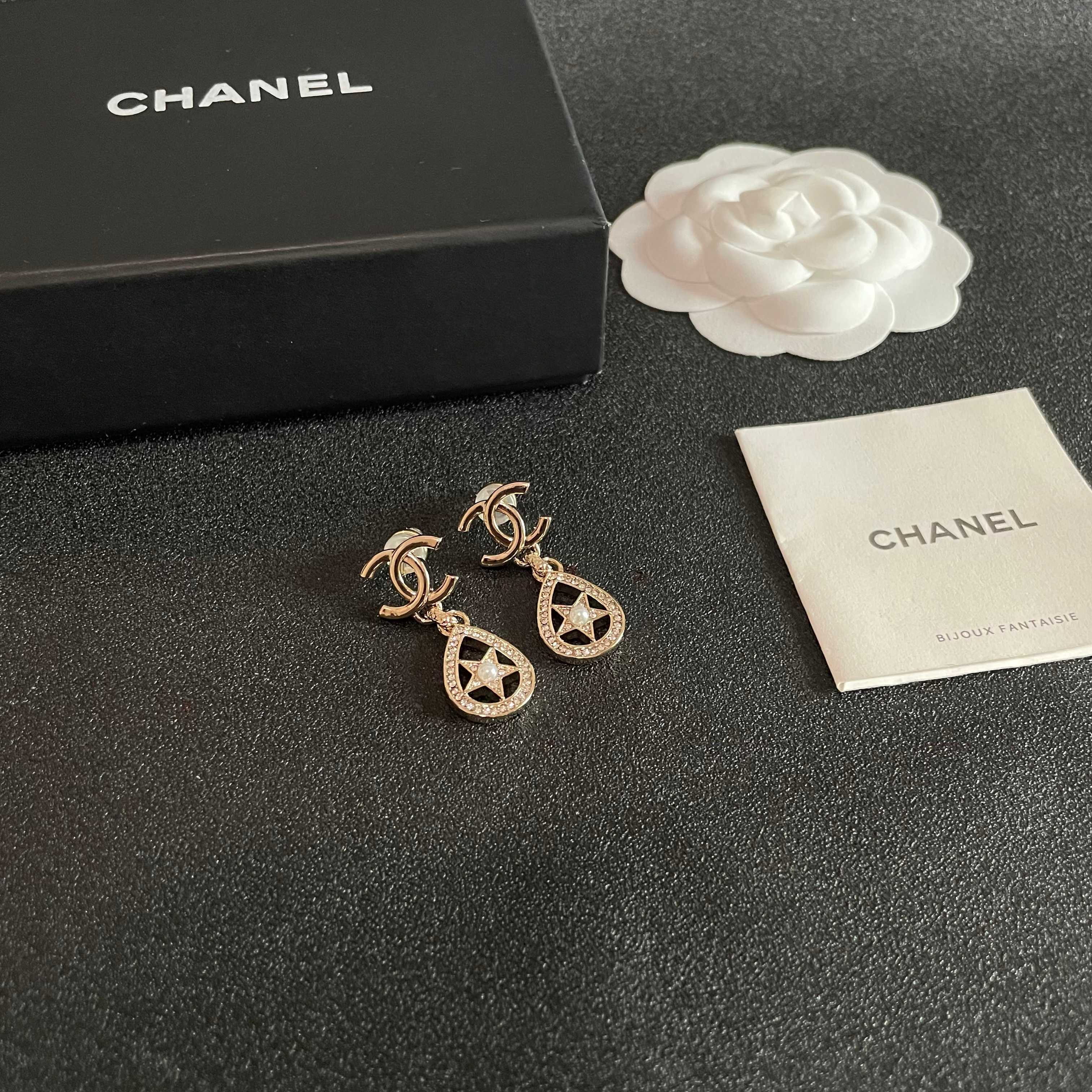 Chanel香奈儿 中古 双C耳钉👀原版复刻logo 小香家的款式真心无需多介绍😘🎶每一款都超好看，精致