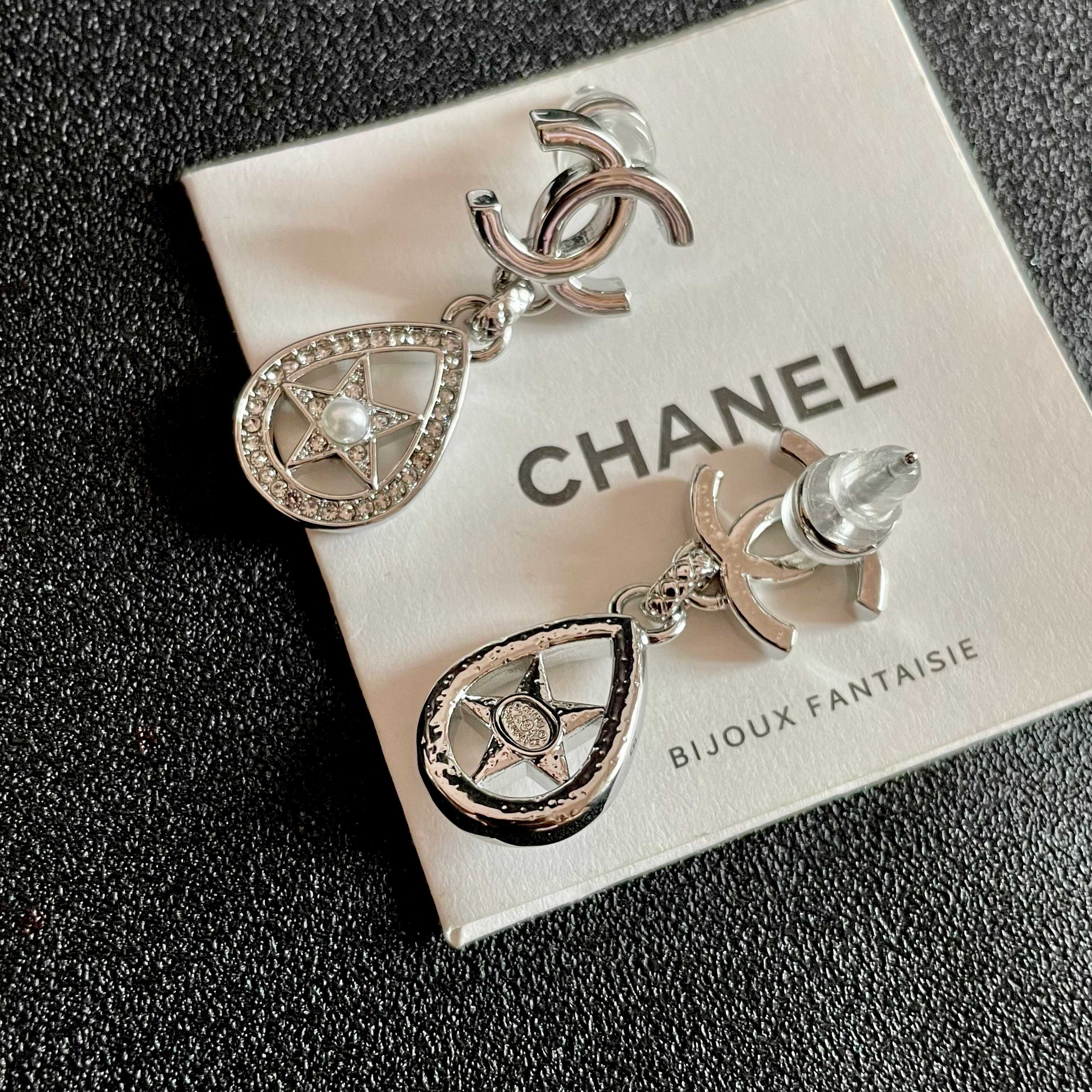 Chanel香奈儿 中古 双C耳钉👀原版复刻logo 小香家的款式真心无需多介绍😘🎶每一款都超好看，精致