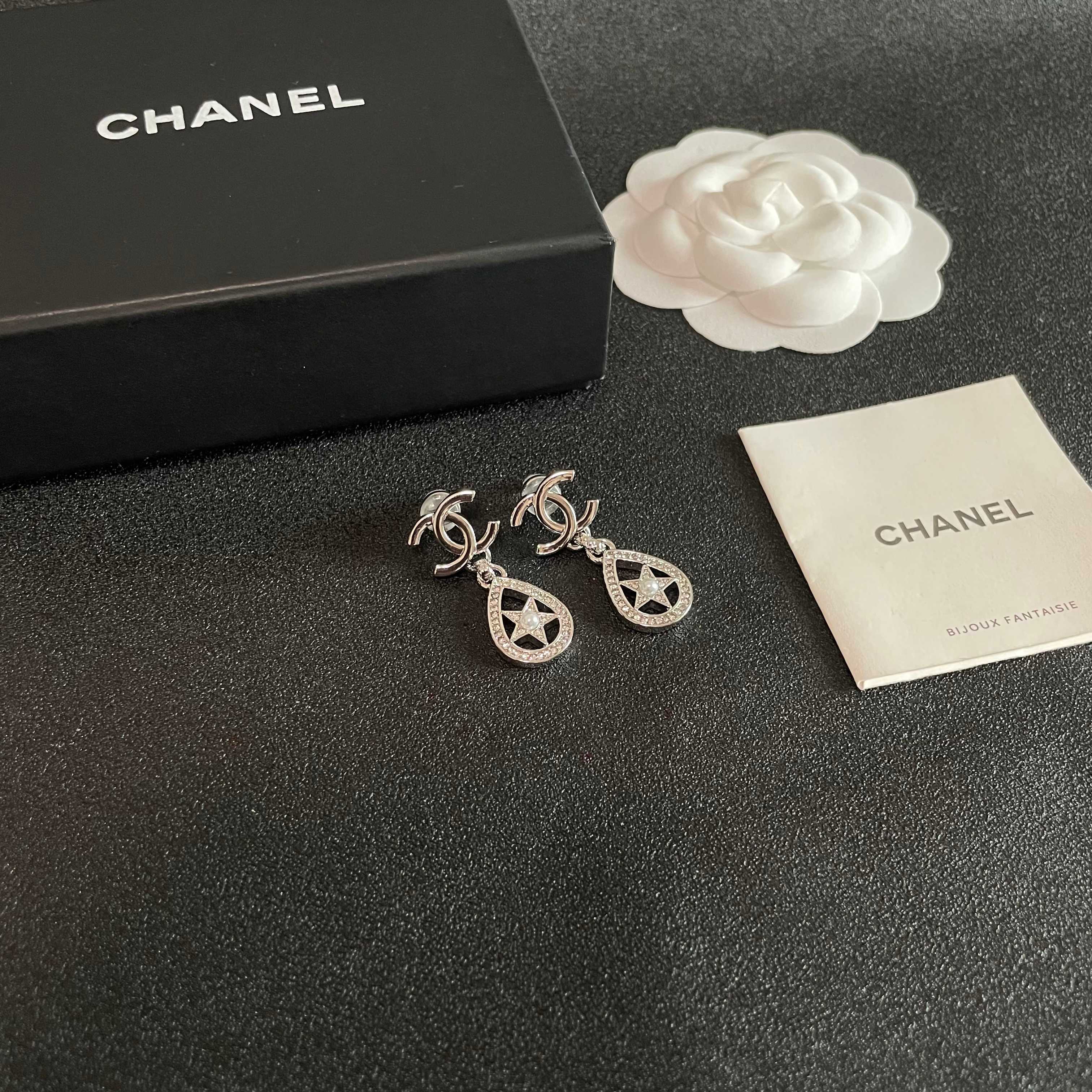 Chanel香奈儿 中古 双C耳钉👀原版复刻logo 小香家的款式真心无需多介绍😘🎶每一款都超好看，精致