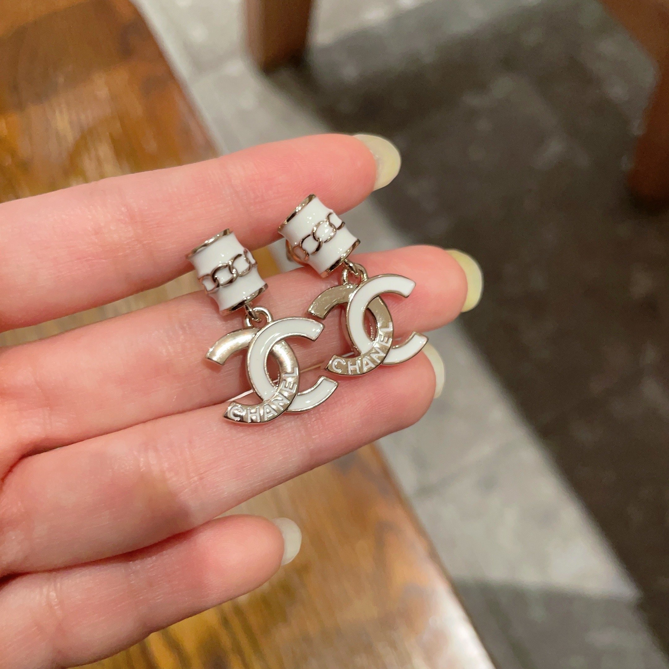 Chanel香奈儿 中古 双C耳钉👀原版复刻logo 小香家的款式真心无需多介绍😘🎶每一款都超好看，精致