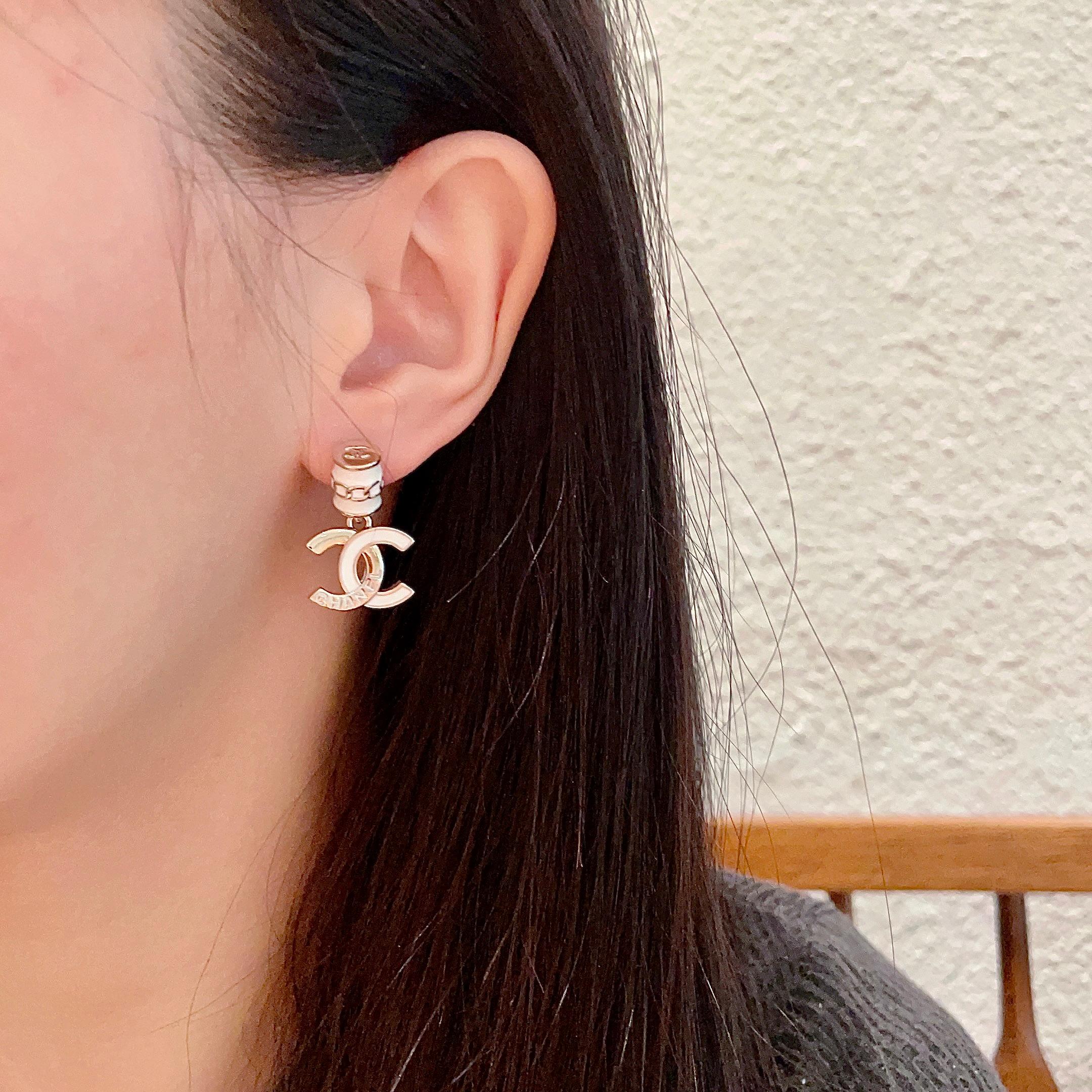 Chanel香奈儿 中古 双C耳钉👀原版复刻logo 小香家的款式真心无需多介绍😘🎶每一款都超好看，精致