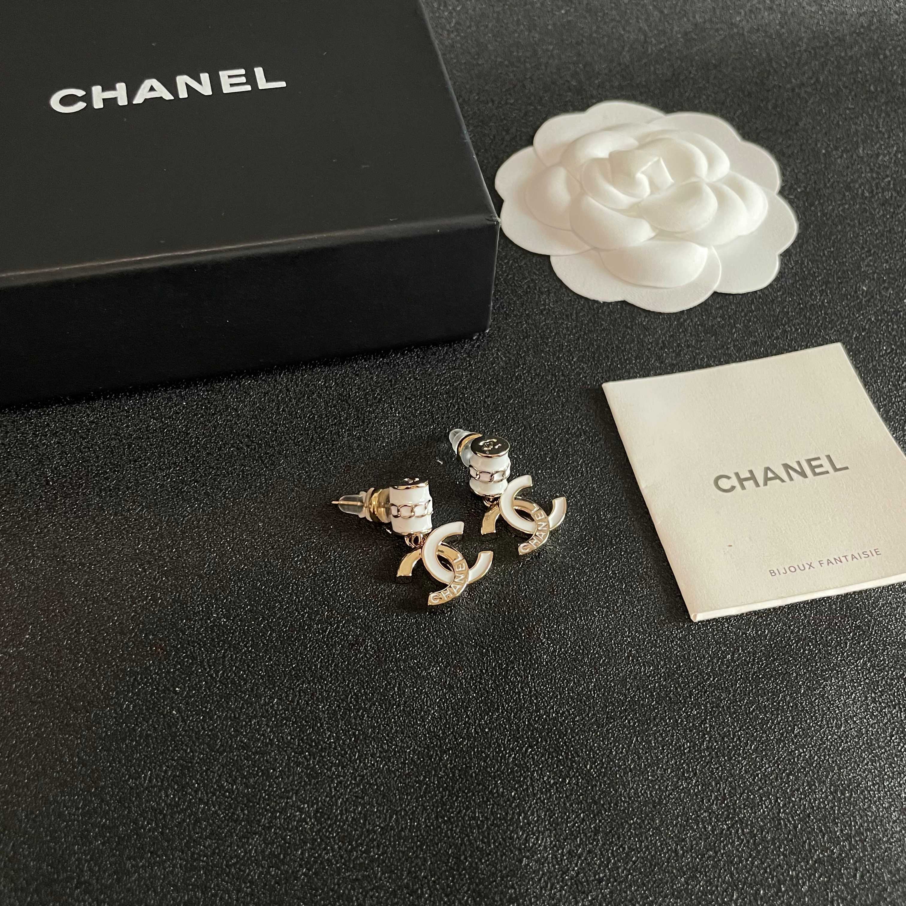 Chanel香奈儿 中古 双C耳钉👀原版复刻logo 小香家的款式真心无需多介绍😘🎶每一款都超好看，精致