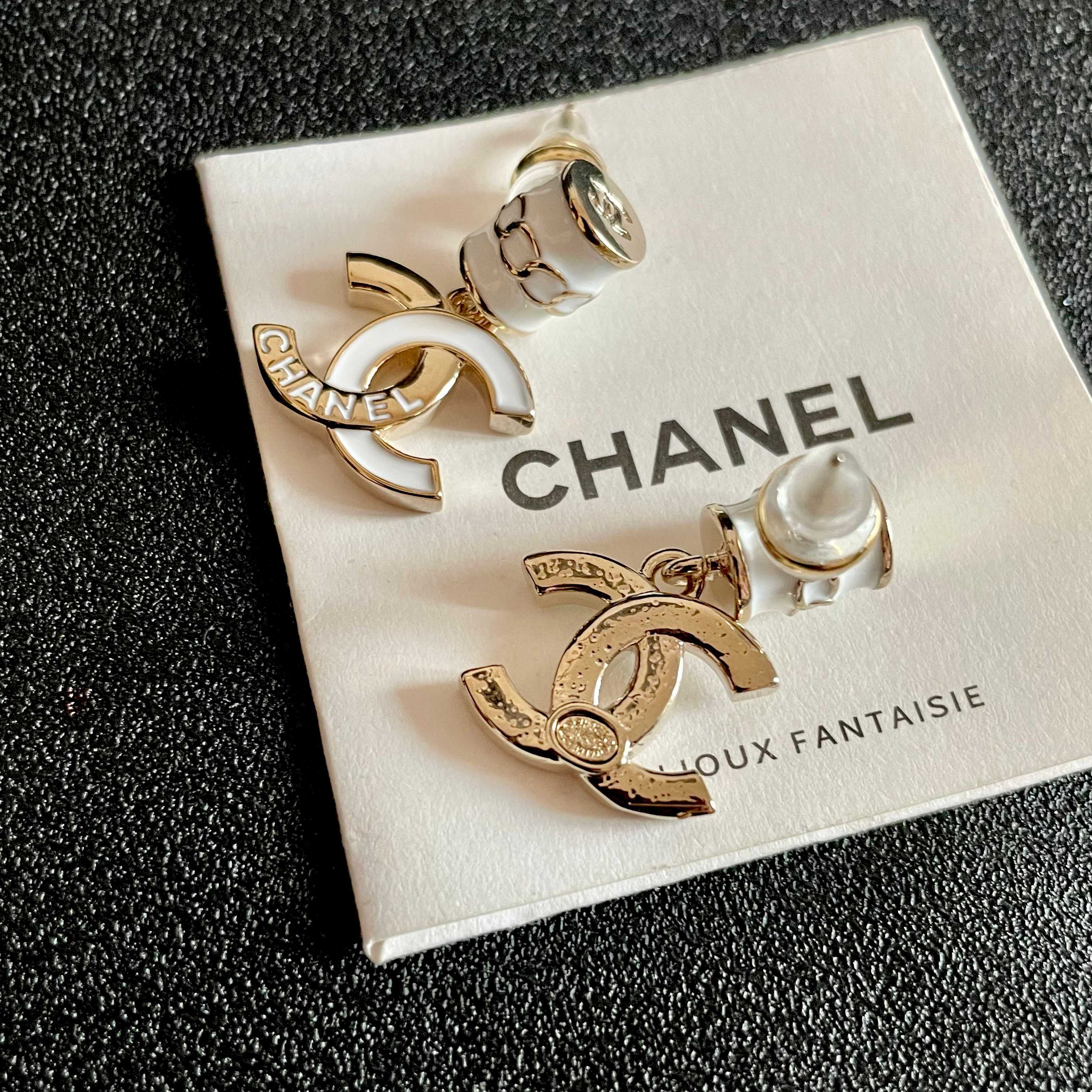 Chanel香奈儿 中古 双C耳钉👀原版复刻logo 小香家的款式真心无需多介绍😘🎶每一款都超好看，精致