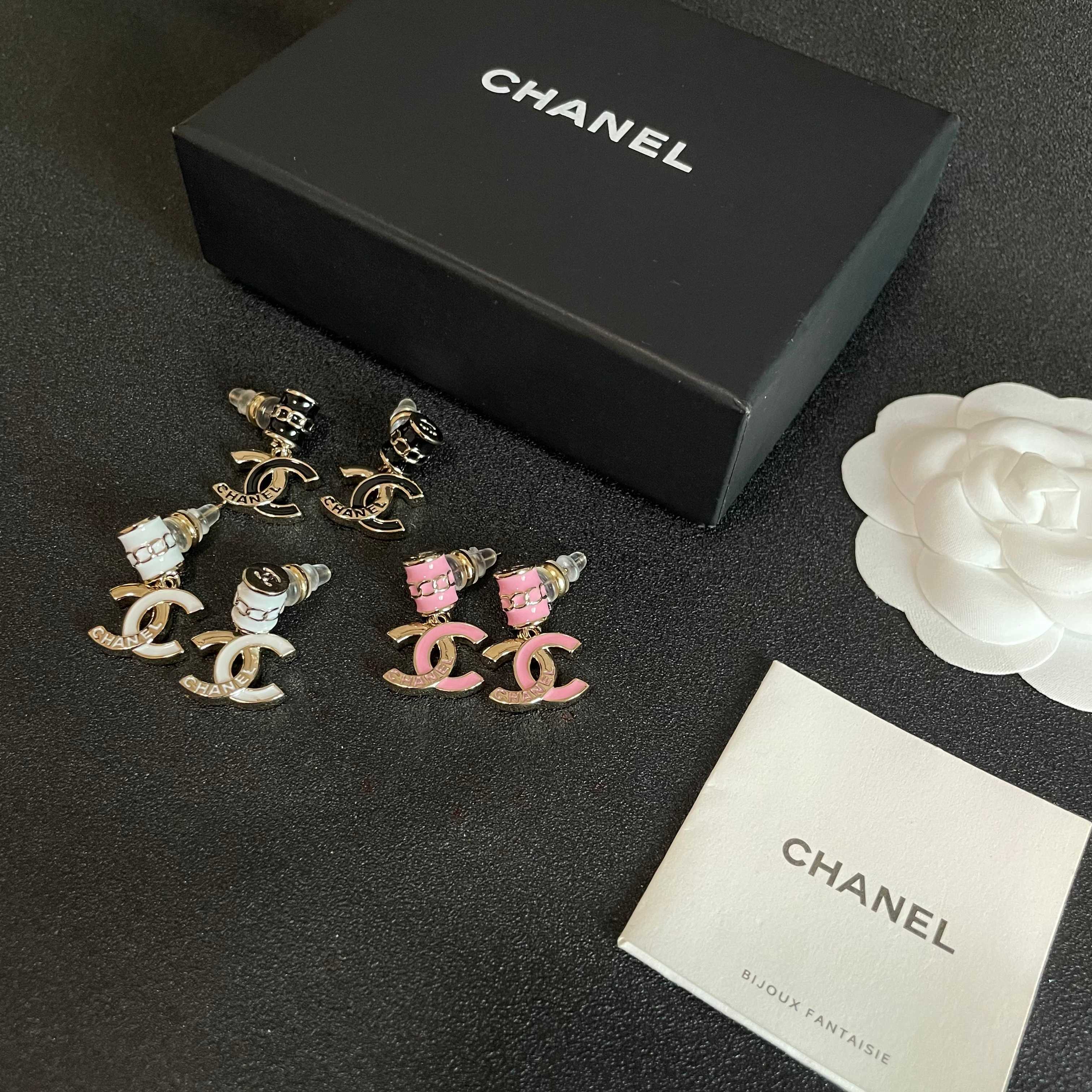 Chanel香奈儿 中古 双C耳钉👀原版复刻logo 小香家的款式真心无需多介绍😘🎶每一款都超好看，精致