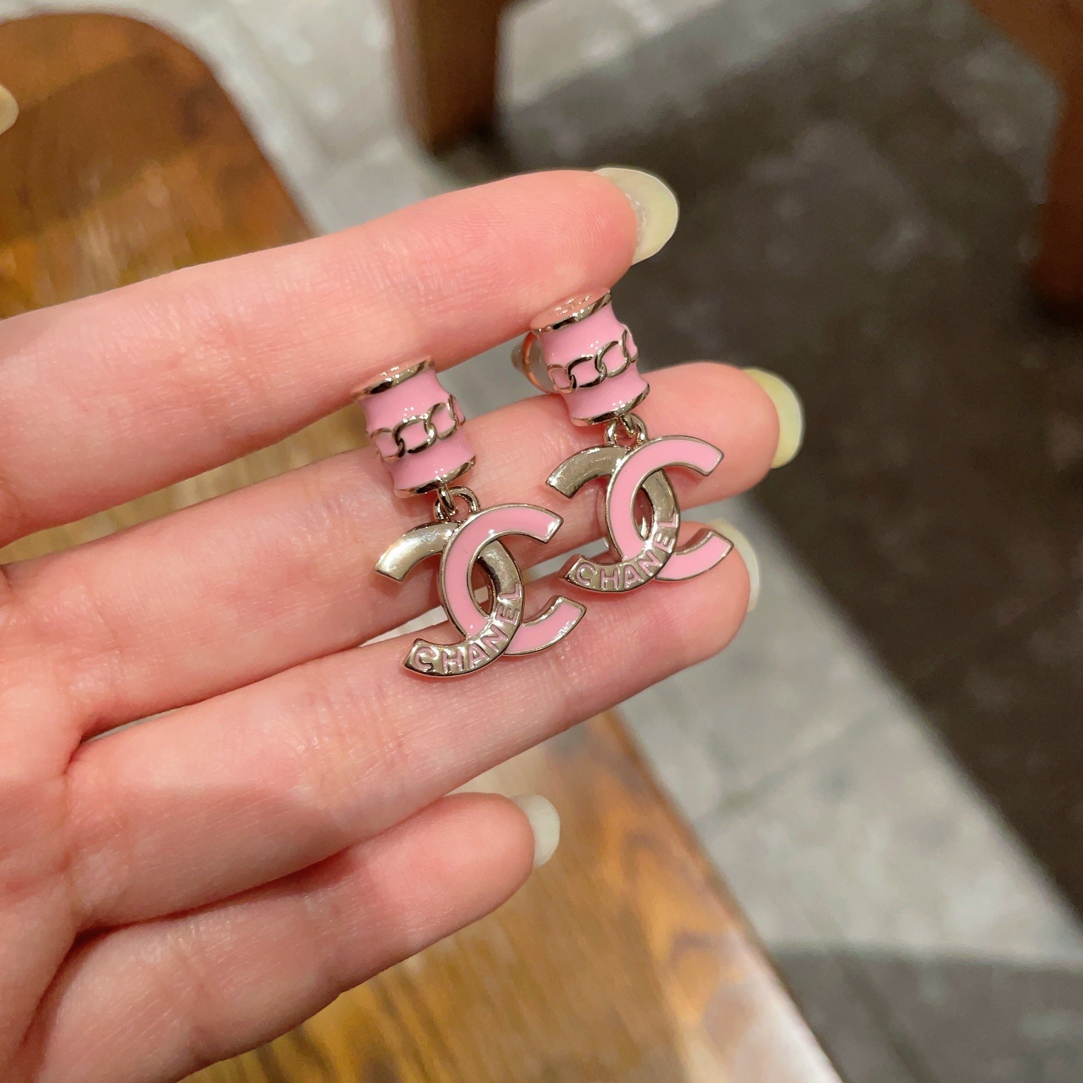 Chanel香奈儿 中古 双C耳钉👀原版复刻logo 小香家的款式真心无需多介绍😘🎶每一款都超好看，精致