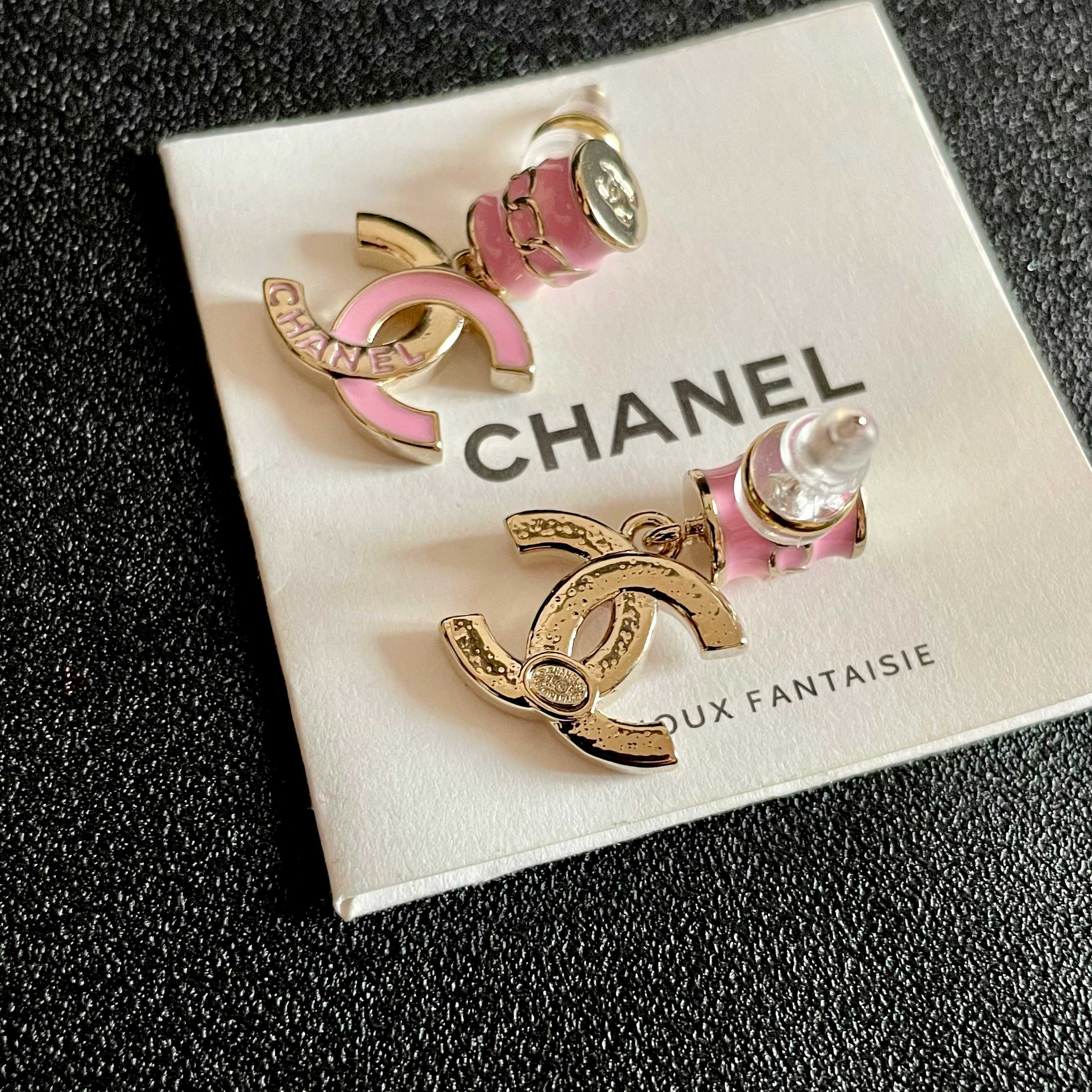 Chanel香奈儿 中古 双C耳钉👀原版复刻logo 小香家的款式真心无需多介绍😘🎶每一款都超好看，精致