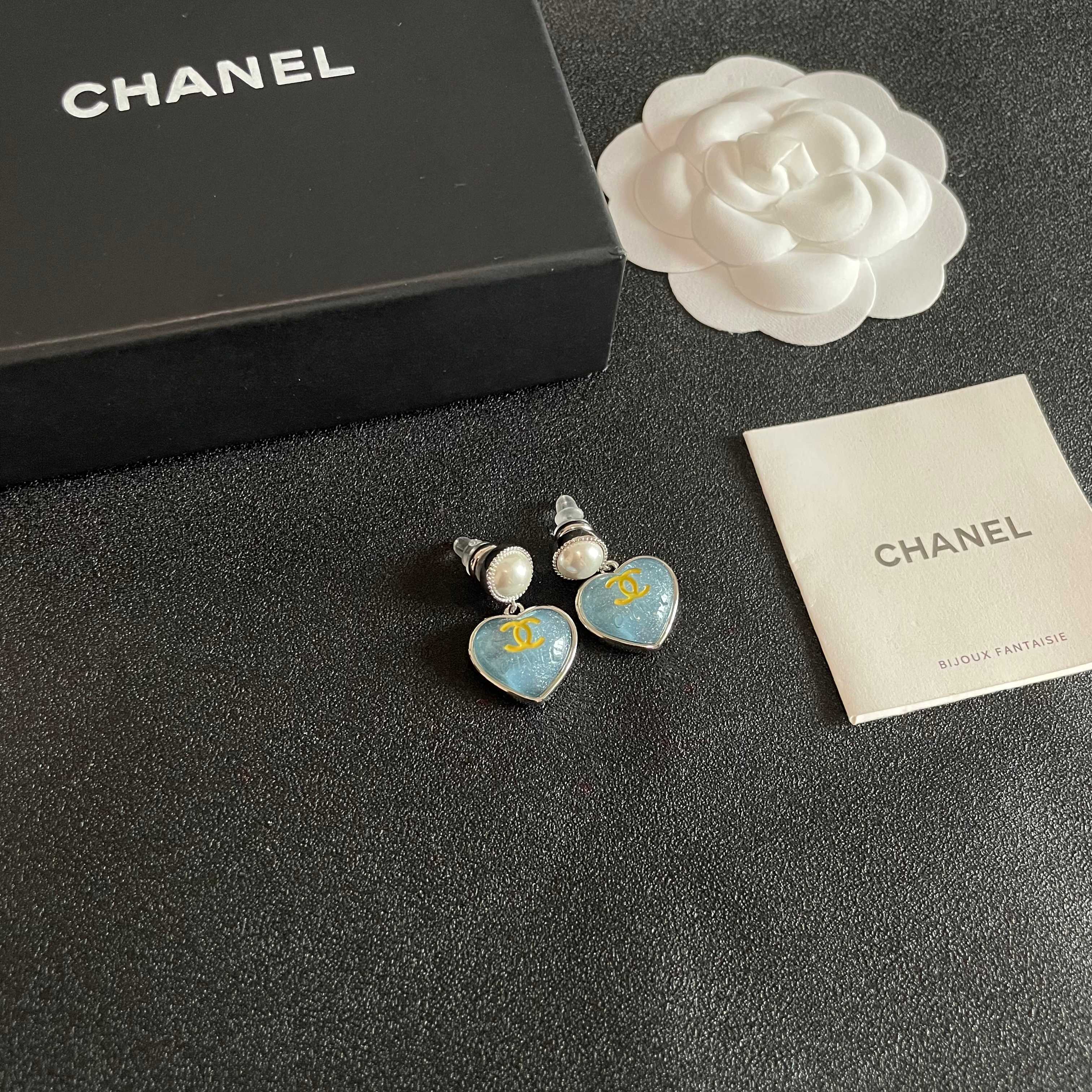 Chanel香奈儿 中古 双C耳钉👀原版复刻logo 小香家的款式真心无需多介绍😘🎶每一款都超好看，精致