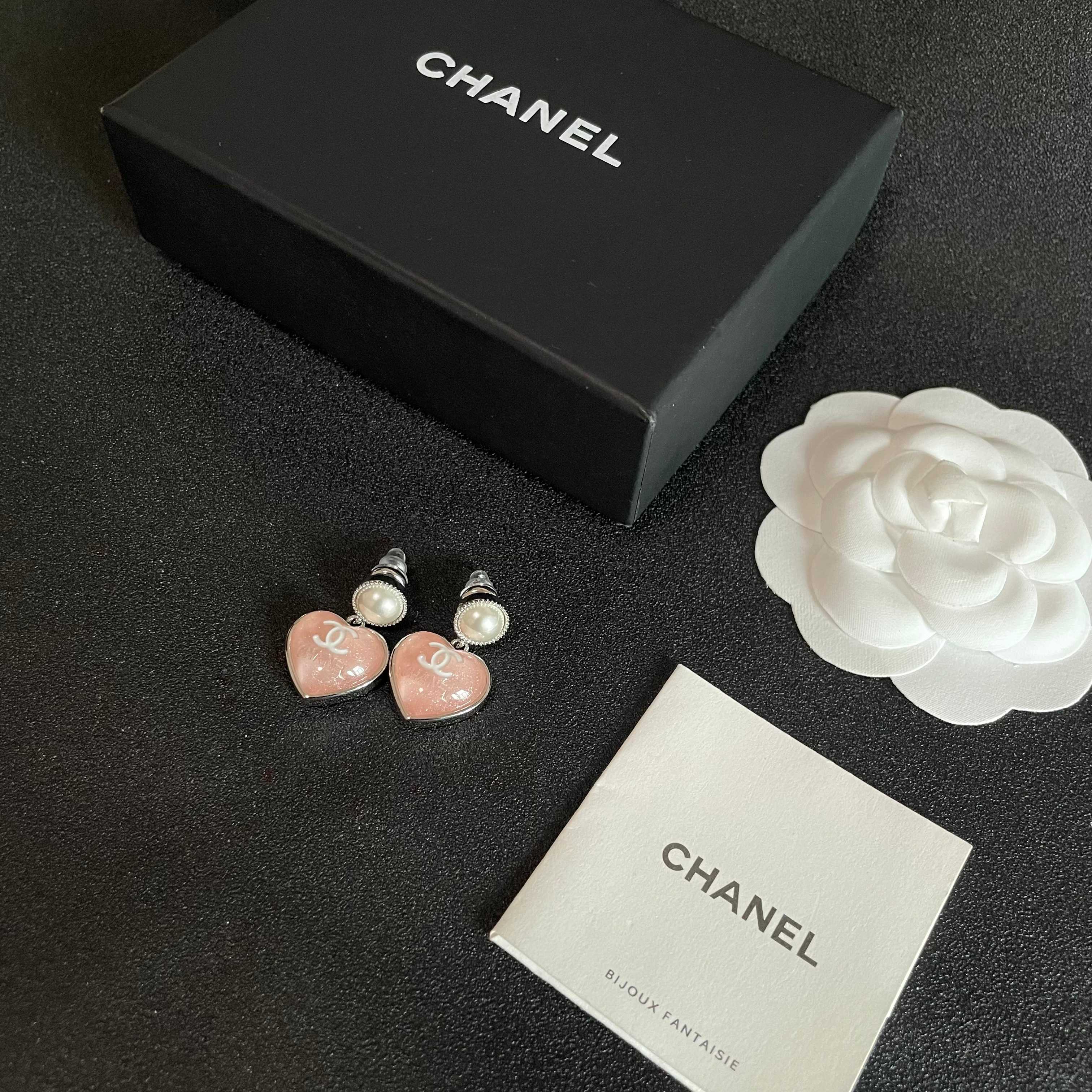 Chanel香奈儿 中古 双C耳钉👀原版复刻logo 小香家的款式真心无需多介绍😘🎶每一款都超好看，精致