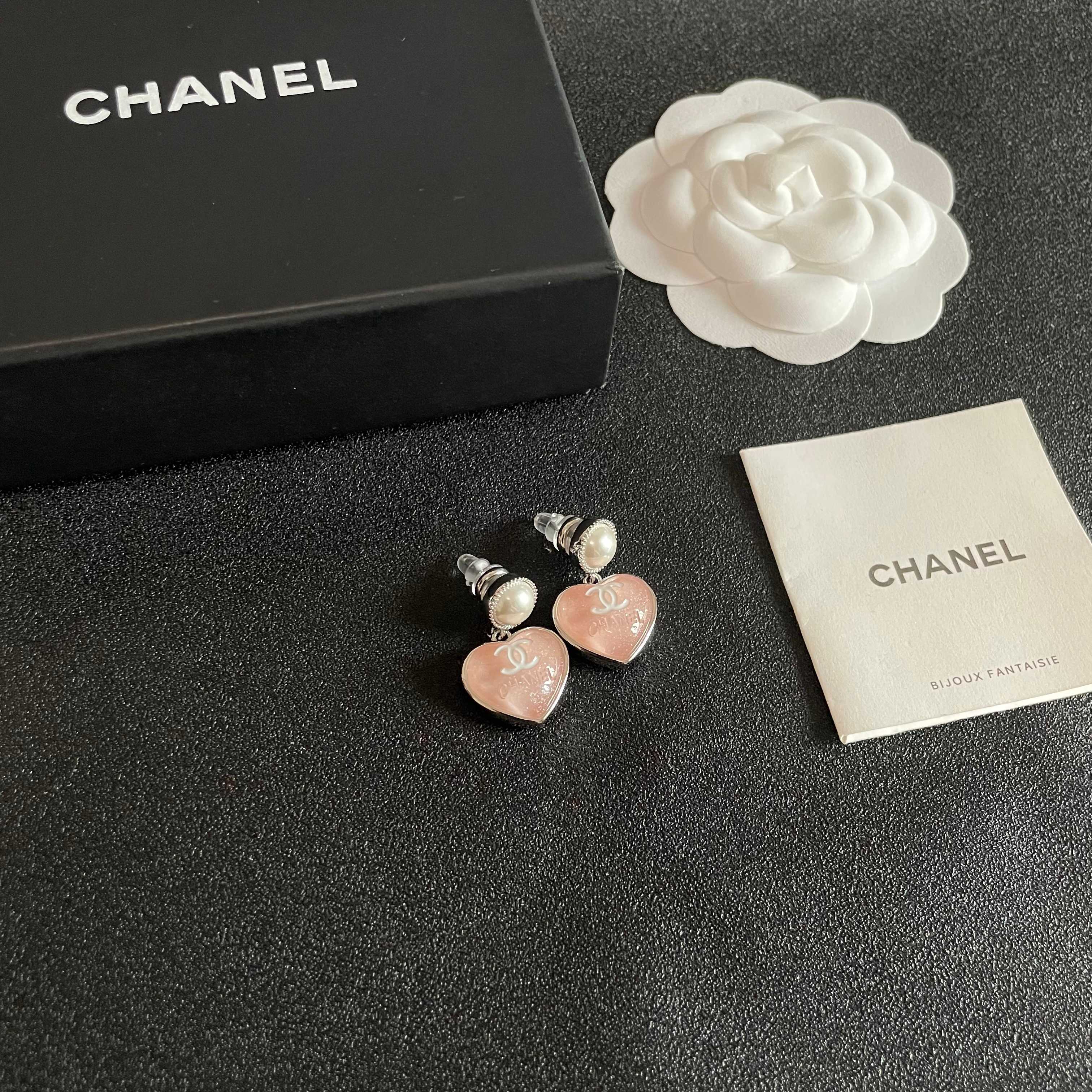 Chanel香奈儿 中古 双C耳钉👀原版复刻logo 小香家的款式真心无需多介绍😘🎶每一款都超好看，精致