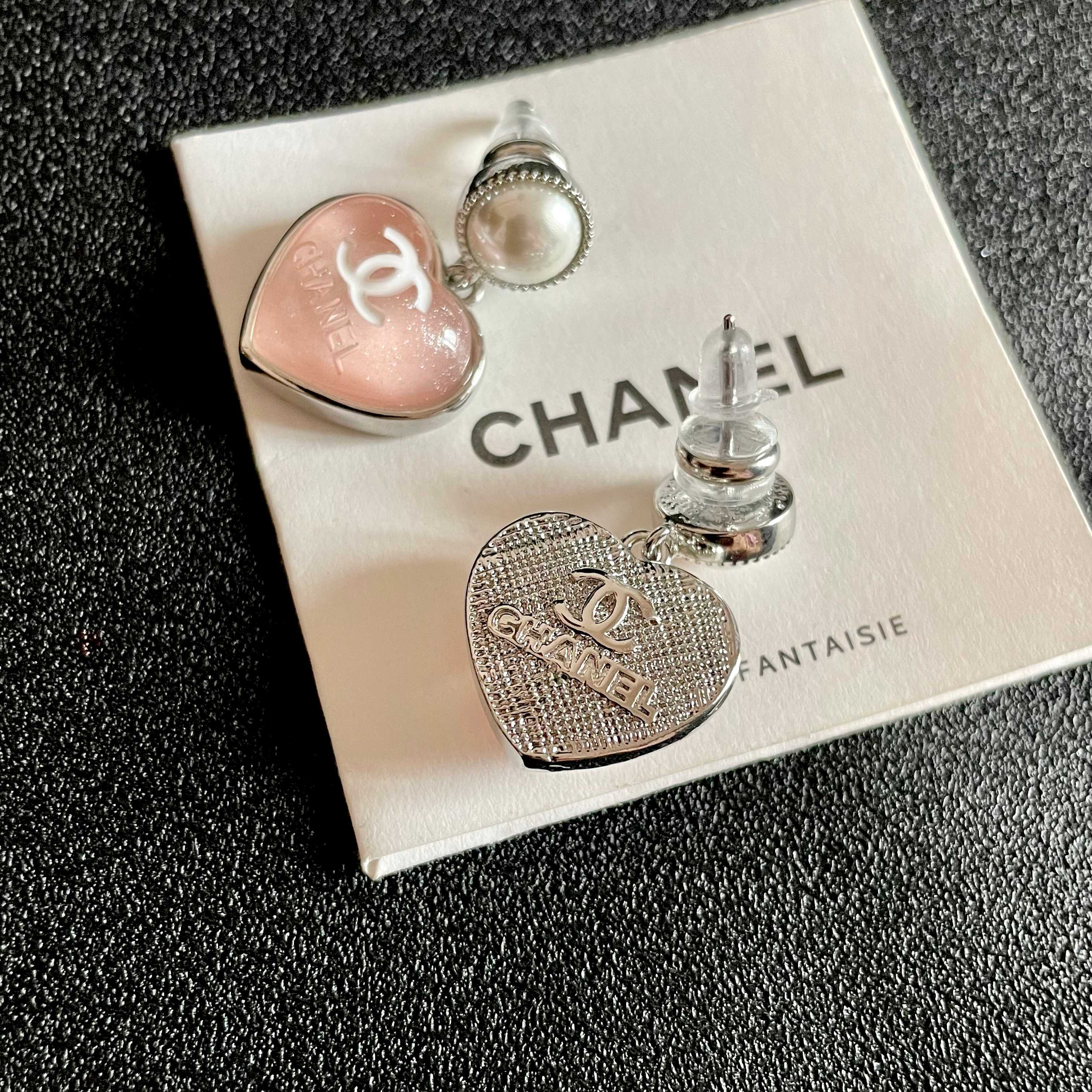 Chanel香奈儿 中古 双C耳钉👀原版复刻logo 小香家的款式真心无需多介绍😘🎶每一款都超好看，精致