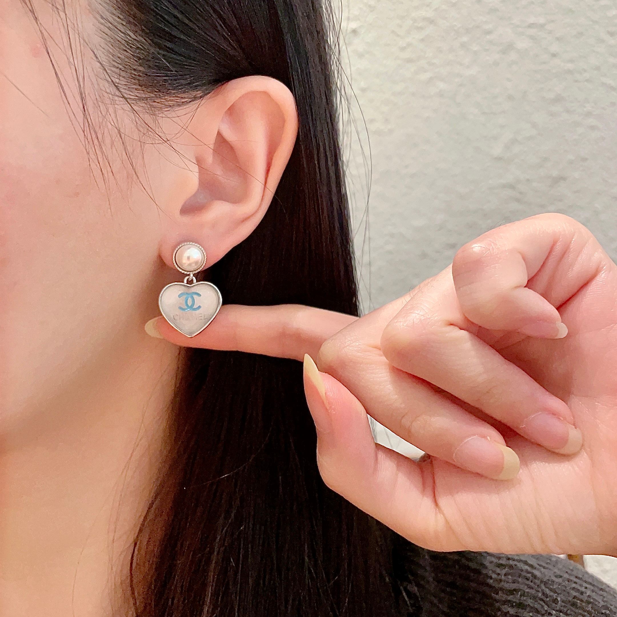 Chanel香奈儿 中古 双C耳钉👀原版复刻logo 小香家的款式真心无需多介绍😘🎶每一款都超好看，精致