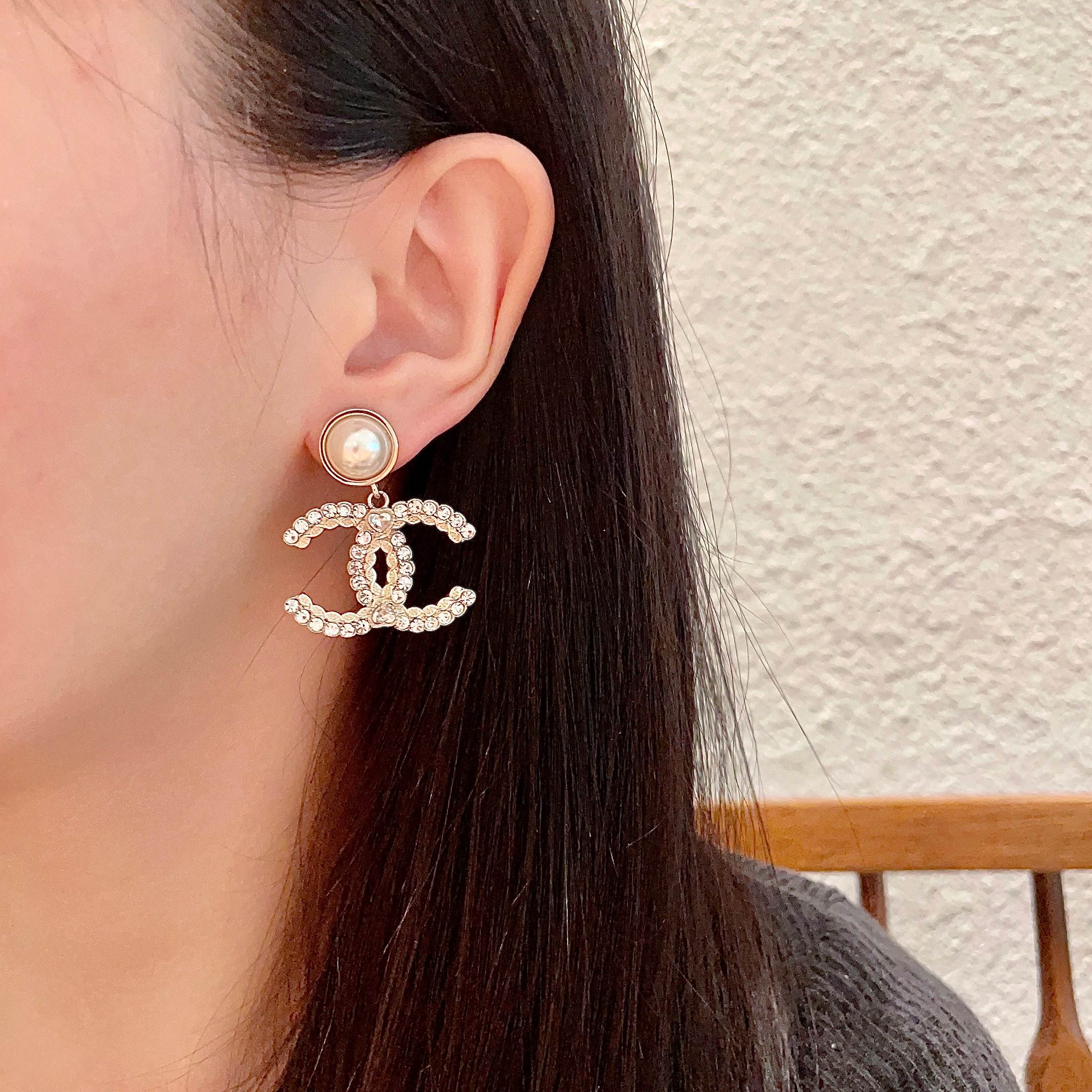 Chanel香奈儿 中古 双C耳钉👀原版复刻logo 小香家的款式真心无需多介绍😘🎶每一款都超好看，精致