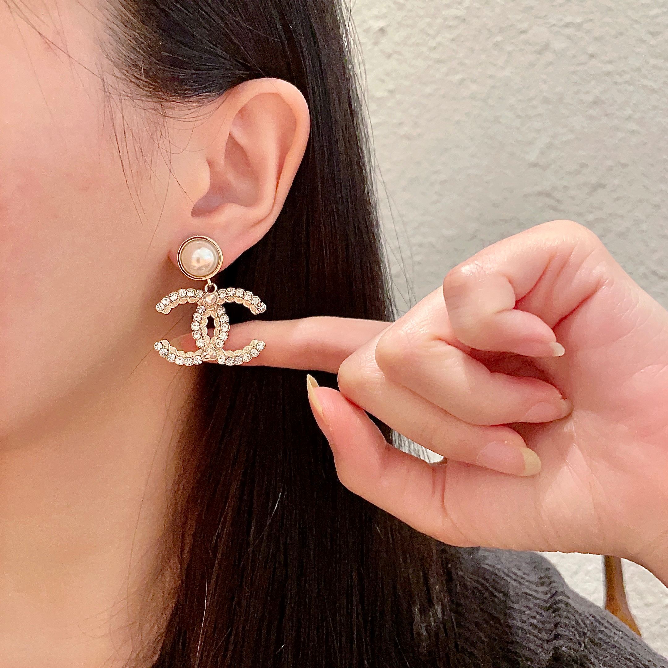 Chanel香奈儿 中古 双C耳钉👀原版复刻logo 小香家的款式真心无需多介绍😘🎶每一款都超好看，精致