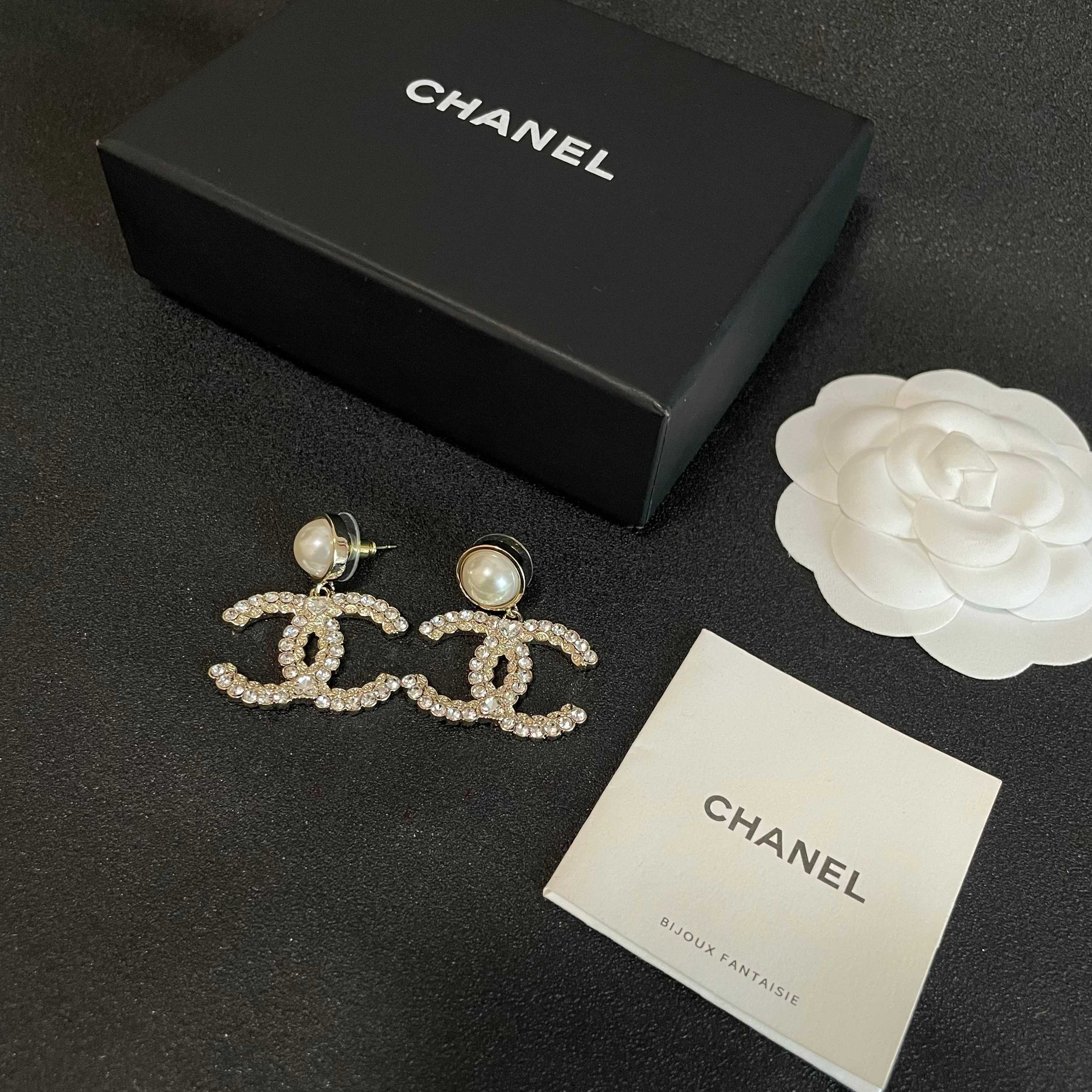 Chanel香奈儿 中古 双C耳钉👀原版复刻logo 小香家的款式真心无需多介绍😘🎶每一款都超好看，精致