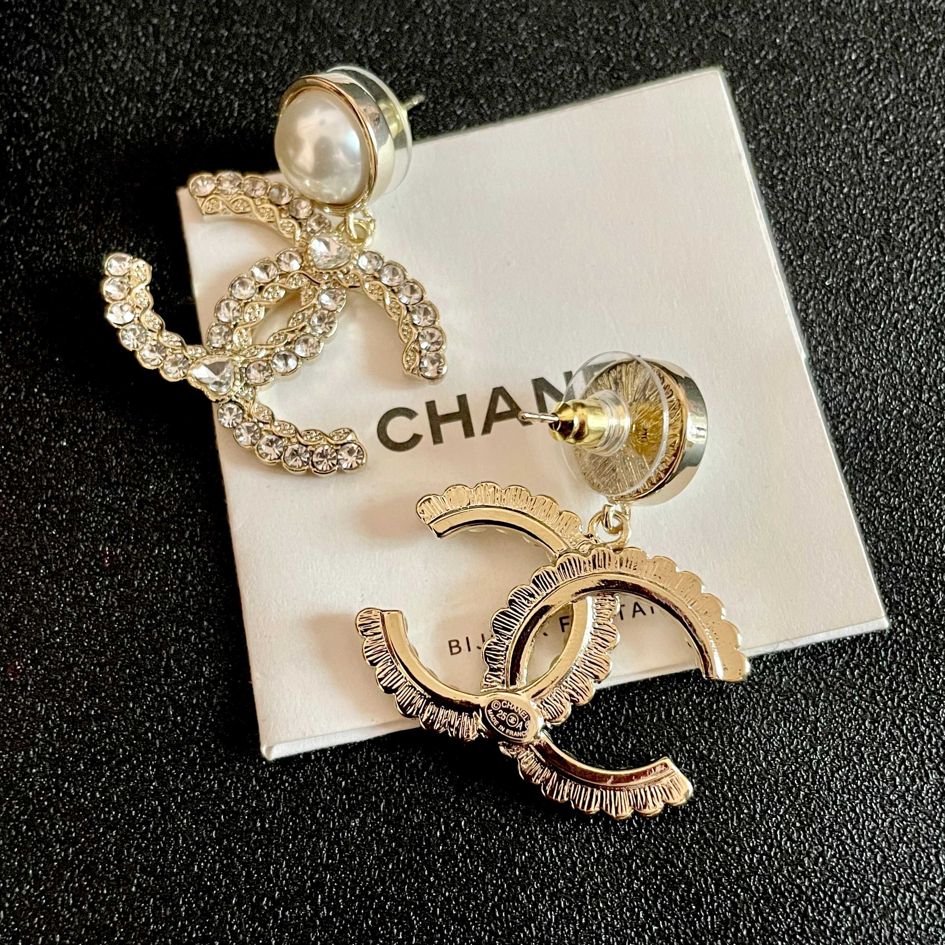 Chanel香奈儿 中古 双C耳钉👀原版复刻logo 小香家的款式真心无需多介绍😘🎶每一款都超好看，精致