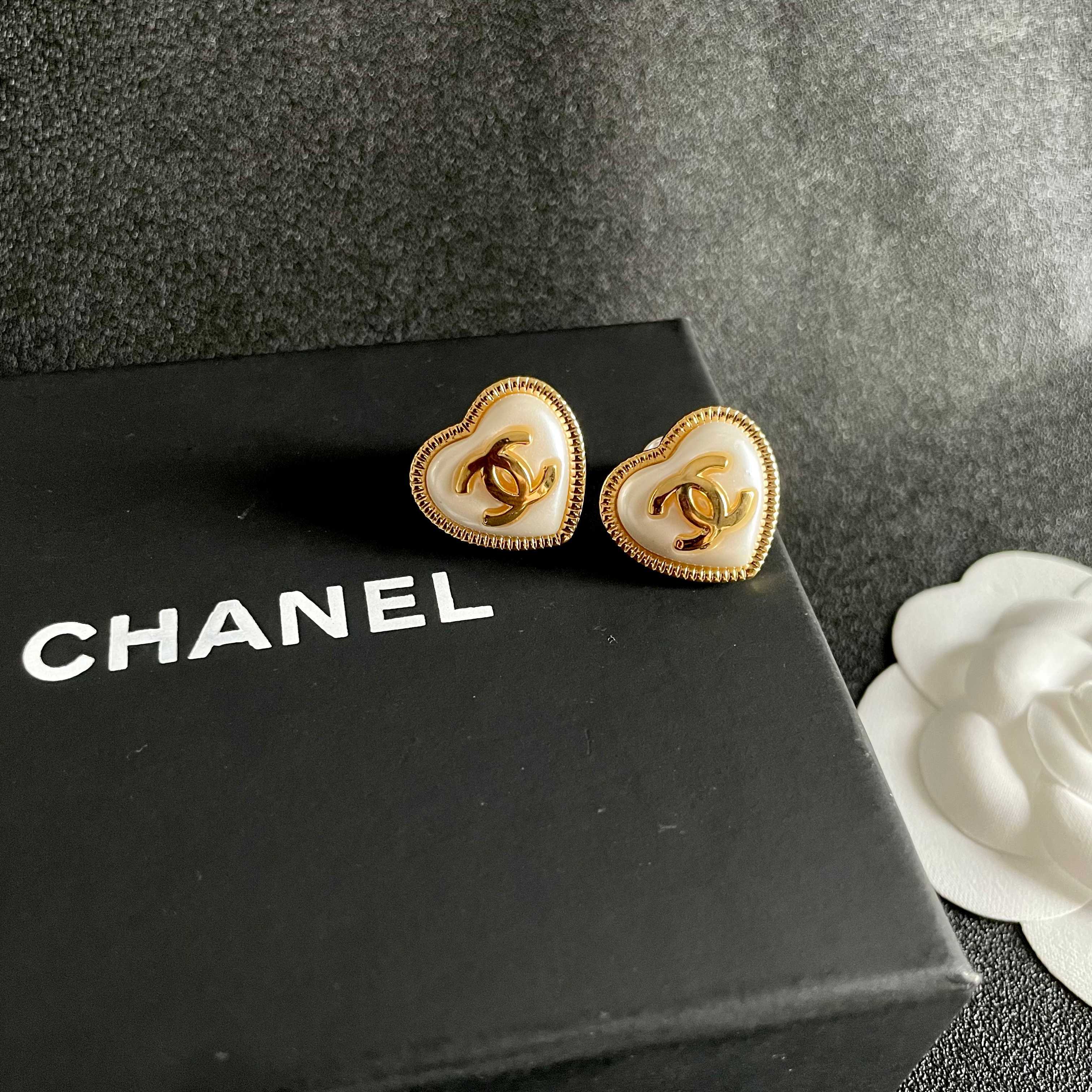 Chanel香奈儿 中古 双C耳钉👀原版复刻logo 小香家的款式真心无需多介绍😘🎶每一款都超好看，精致