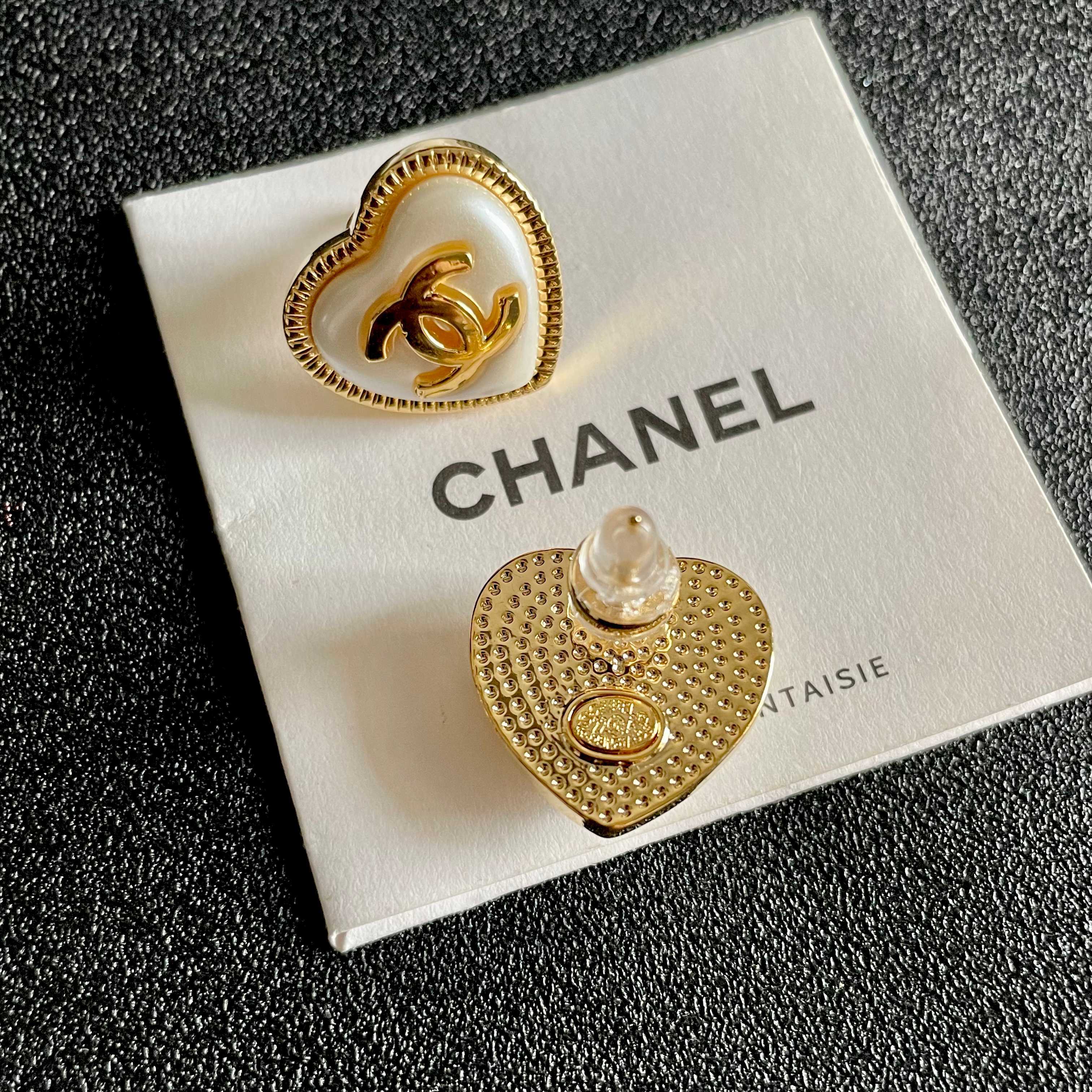 Chanel香奈儿 中古 双C耳钉👀原版复刻logo 小香家的款式真心无需多介绍😘🎶每一款都超好看，精致