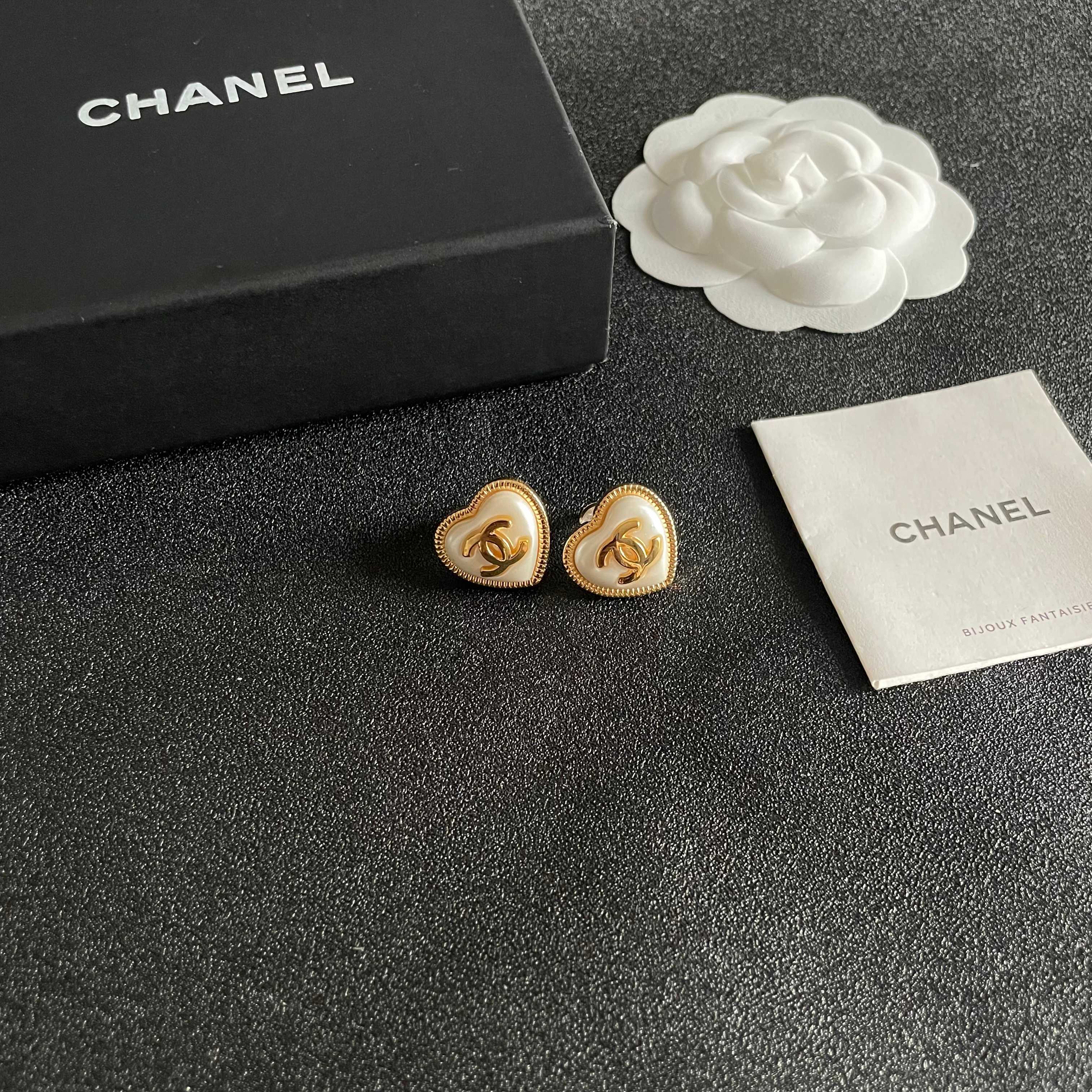 Chanel香奈儿 中古 双C耳钉👀原版复刻logo 小香家的款式真心无需多介绍😘🎶每一款都超好看，精致