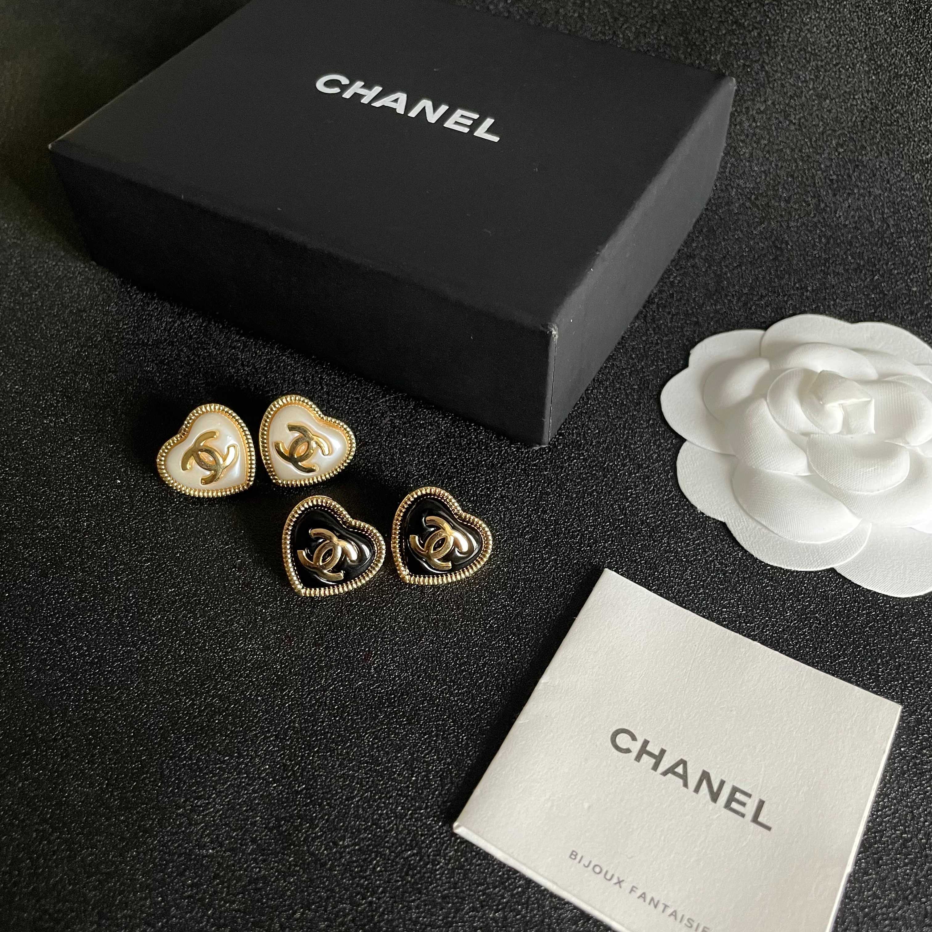 Chanel香奈儿 中古 双C耳钉👀原版复刻logo 小香家的款式真心无需多介绍😘🎶每一款都超好看，精致