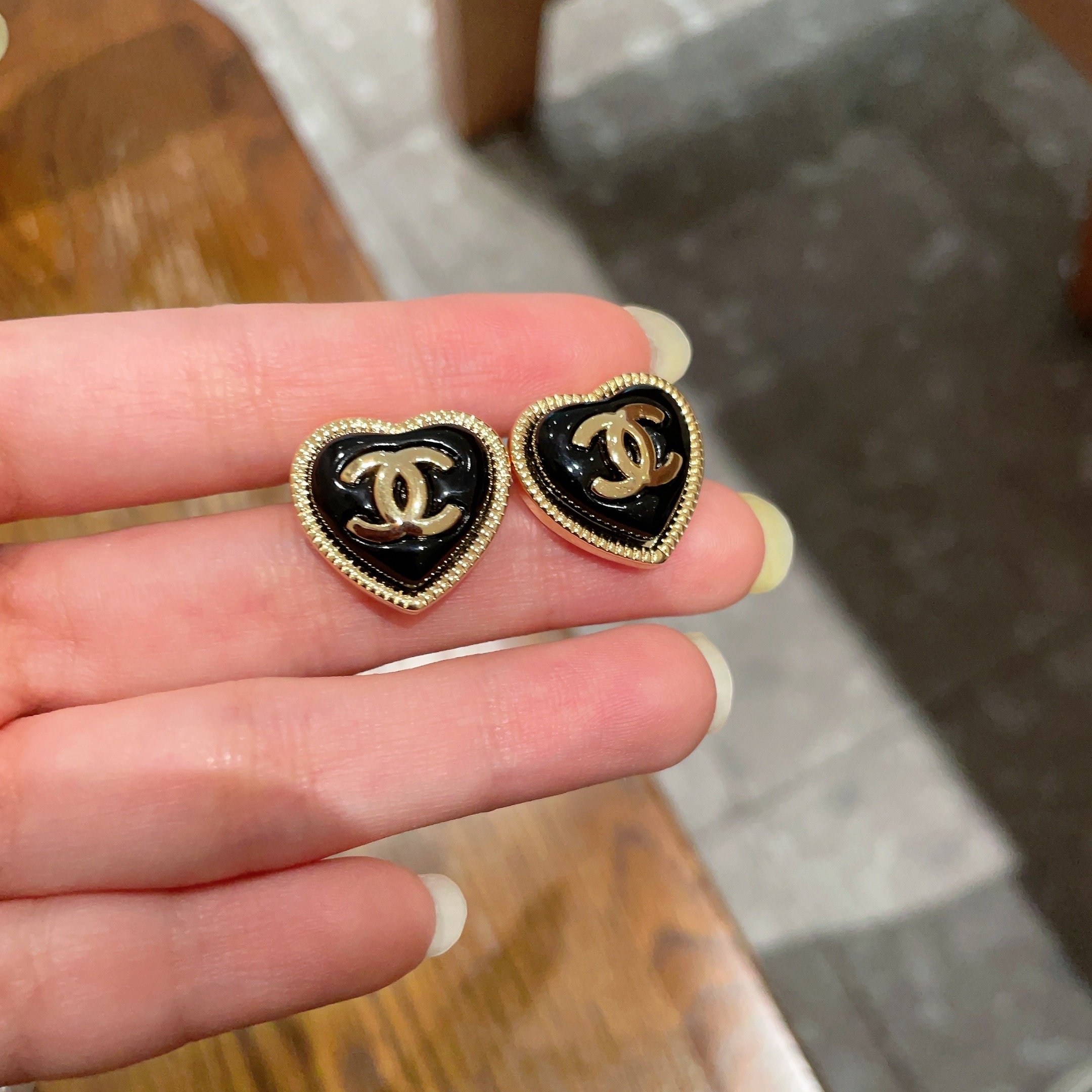 Chanel香奈儿 中古 双C耳钉👀原版复刻logo 小香家的款式真心无需多介绍😘🎶每一款都超好看，精致