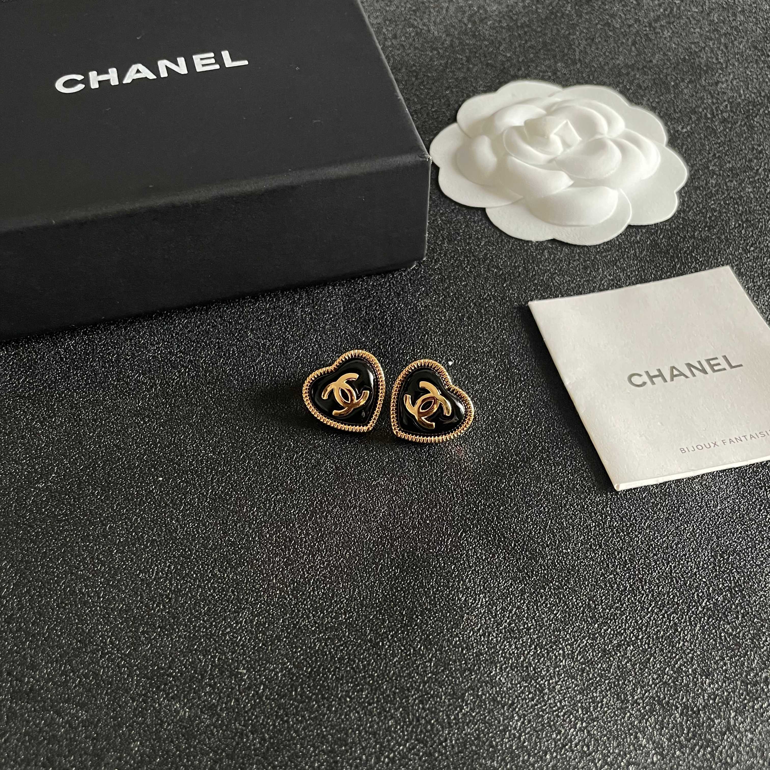 Chanel香奈儿 中古 双C耳钉👀原版复刻logo 小香家的款式真心无需多介绍😘🎶每一款都超好看，精致