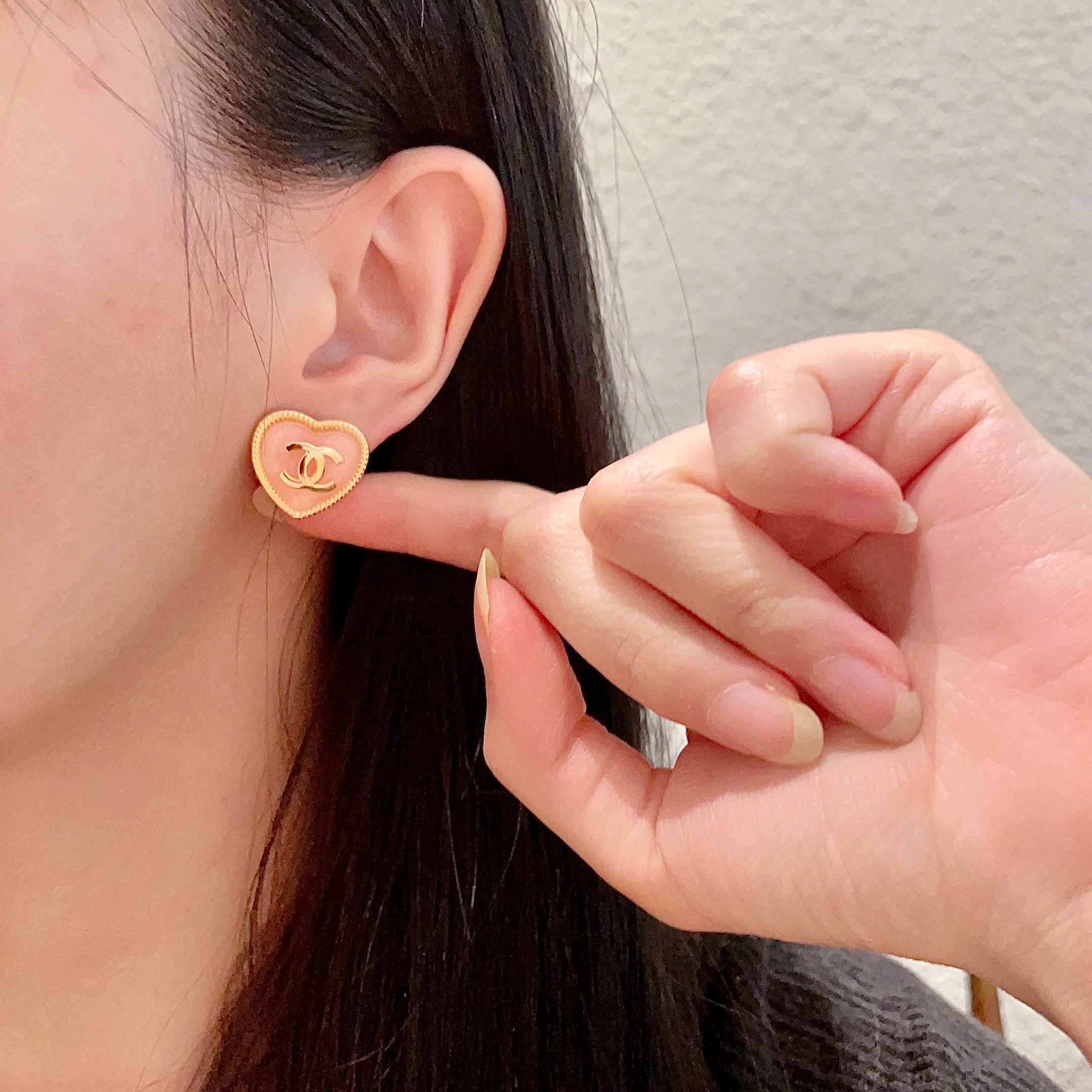 Chanel香奈儿 中古 双C耳钉👀原版复刻logo 小香家的款式真心无需多介绍😘🎶每一款都超好看，精致